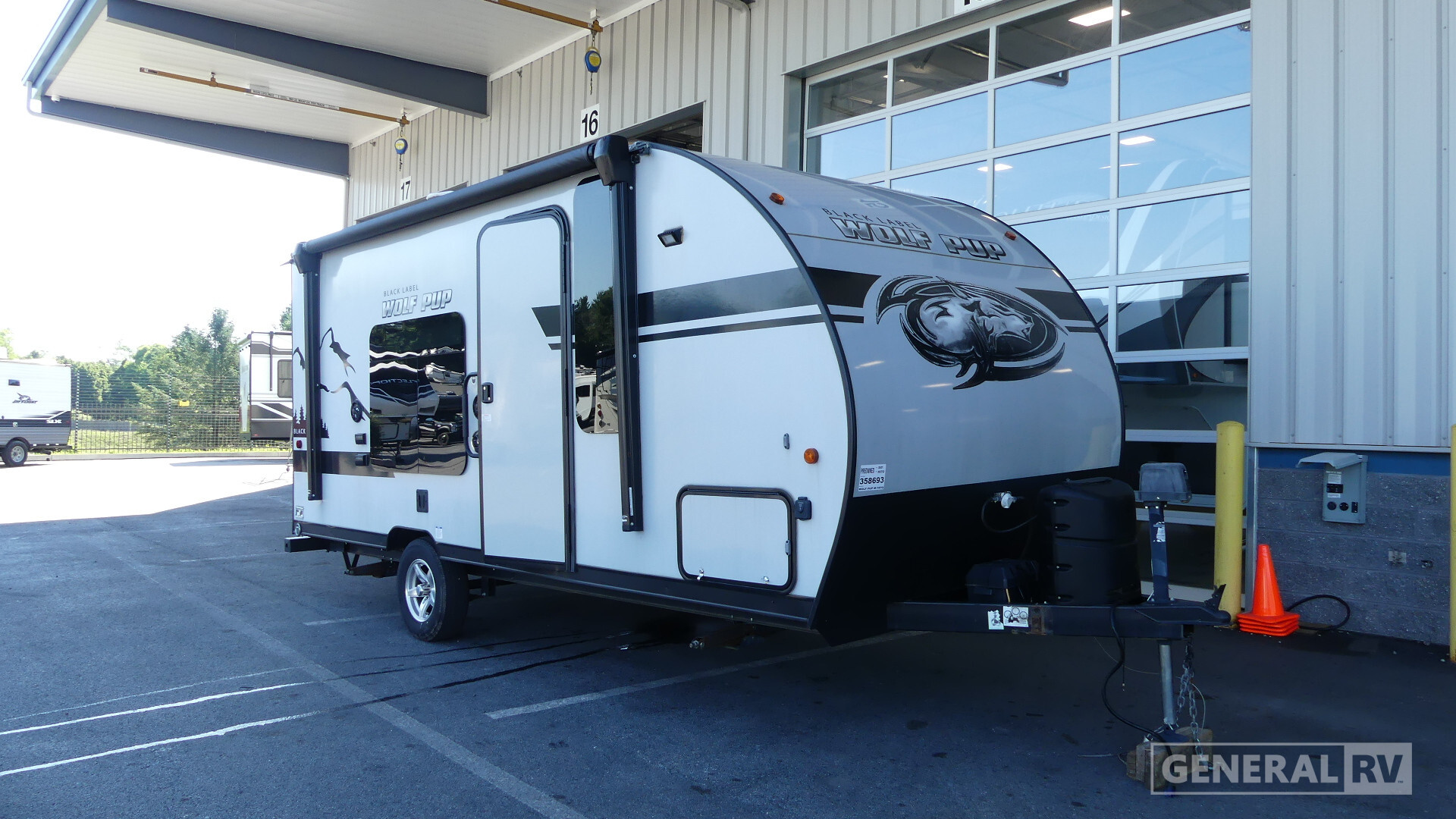 2021 Forest River Cherokee Wolf Pup Black Label 16FQ RV