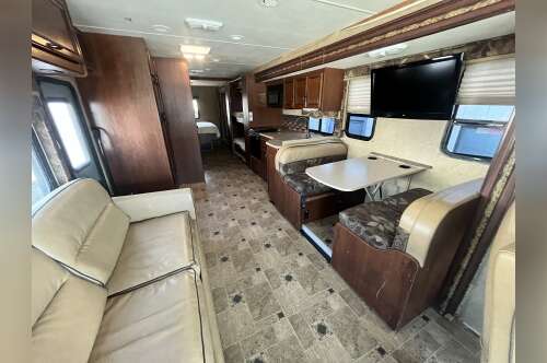 2014 Thor Motor Coach Hurricane 34J in burbank CA