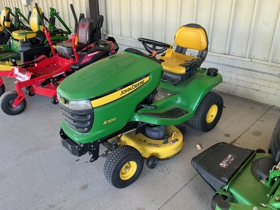 2010 John Deere X300 in Brownsville, TN