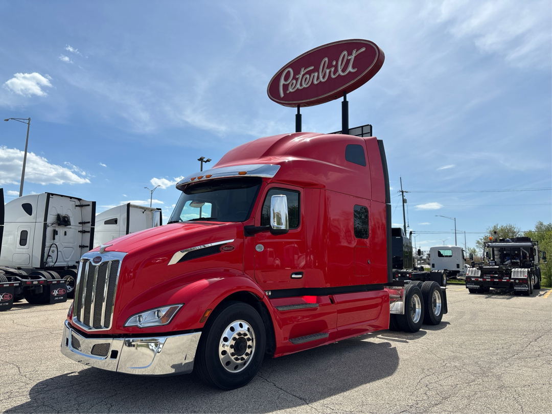 2023 PETERBILT 579 in Wadsworth, IL