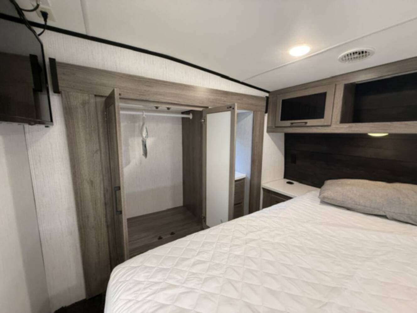 A photo of this 2022 Heartland Road Warrior RW 391