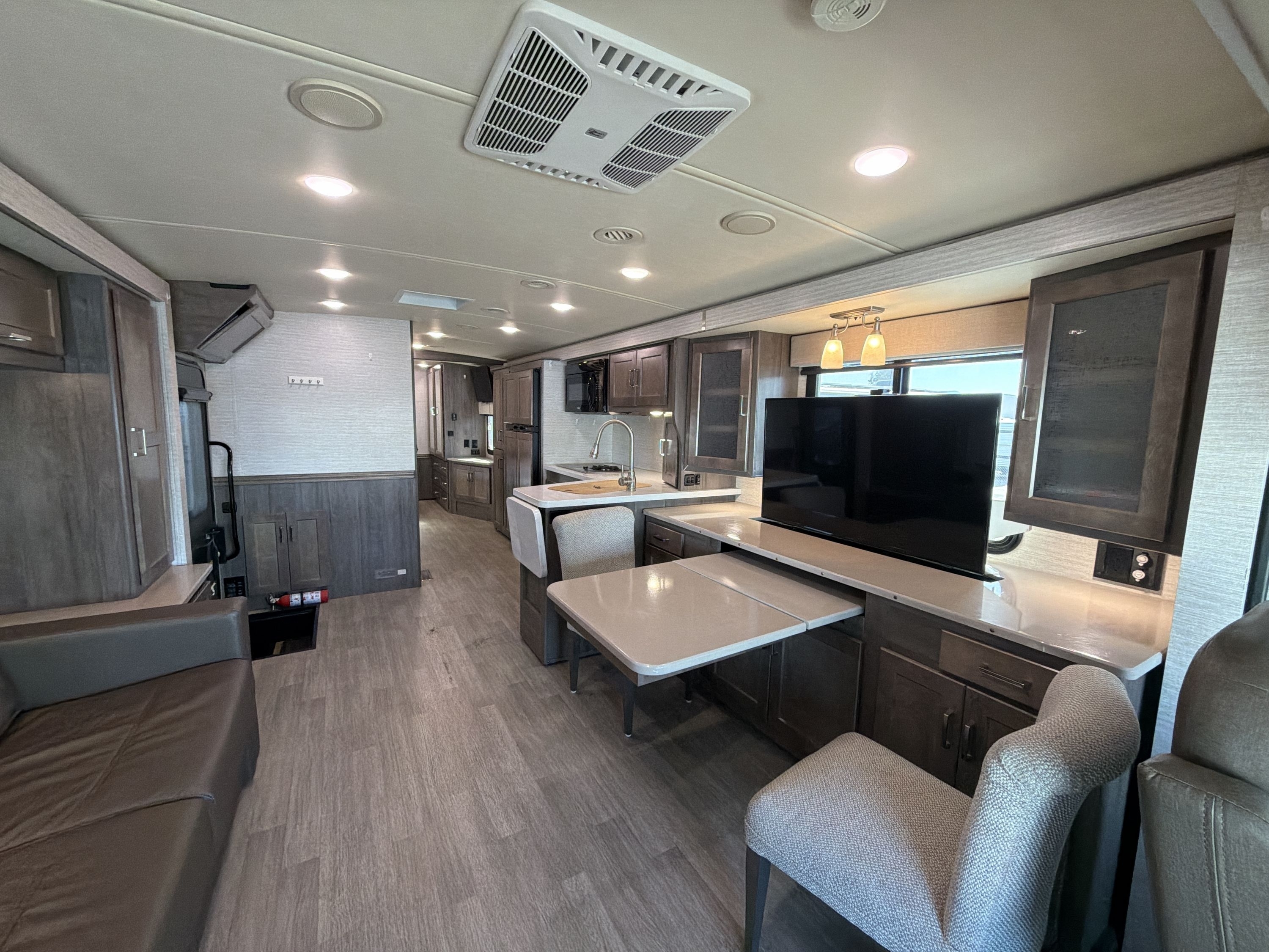 2020 Winnebago ADVENTURER 33C in menifee CA