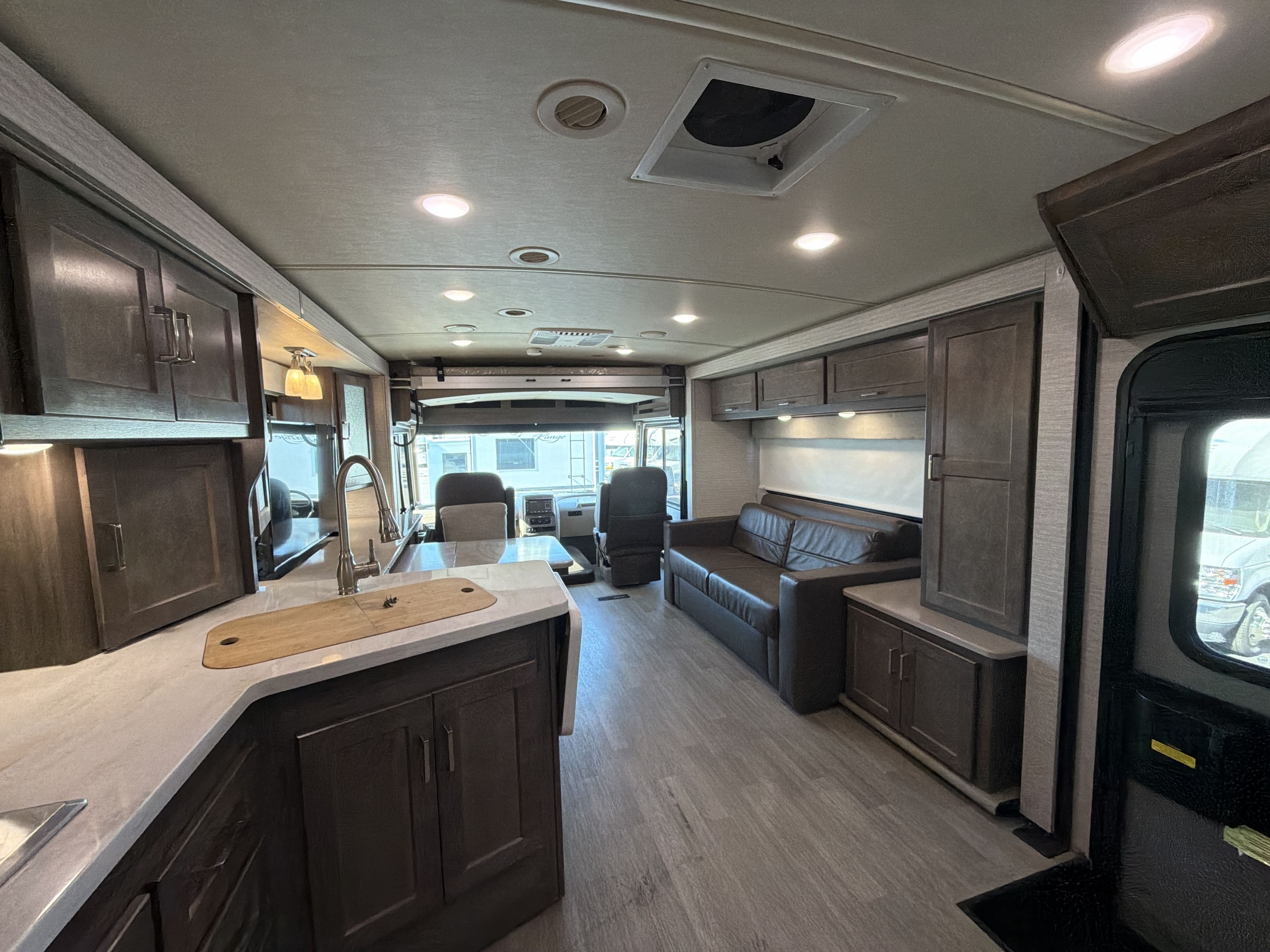 2020 Winnebago ADVENTURER 33C in menifee CA