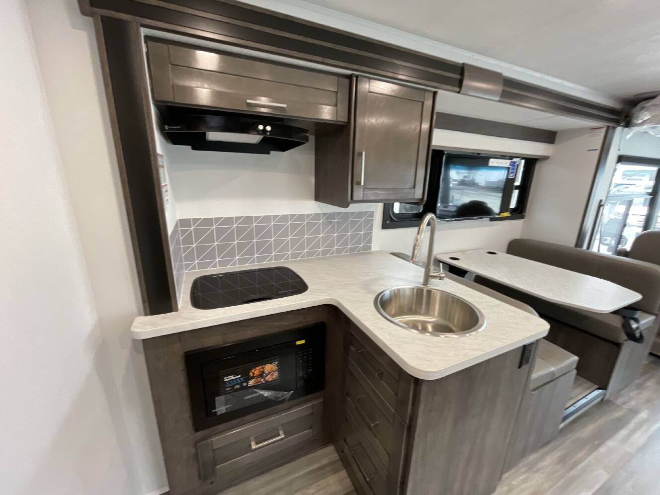 A photo of this 2026 Jayco ALANTE SE 27ASE