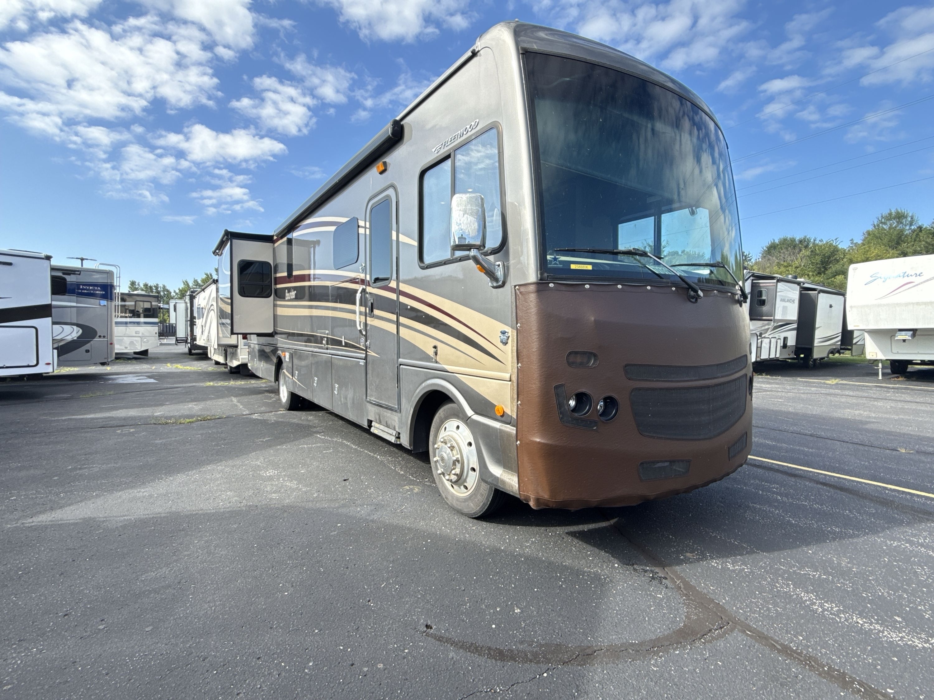 2016 Fleetwood BOUNDER 35K in apollo PA