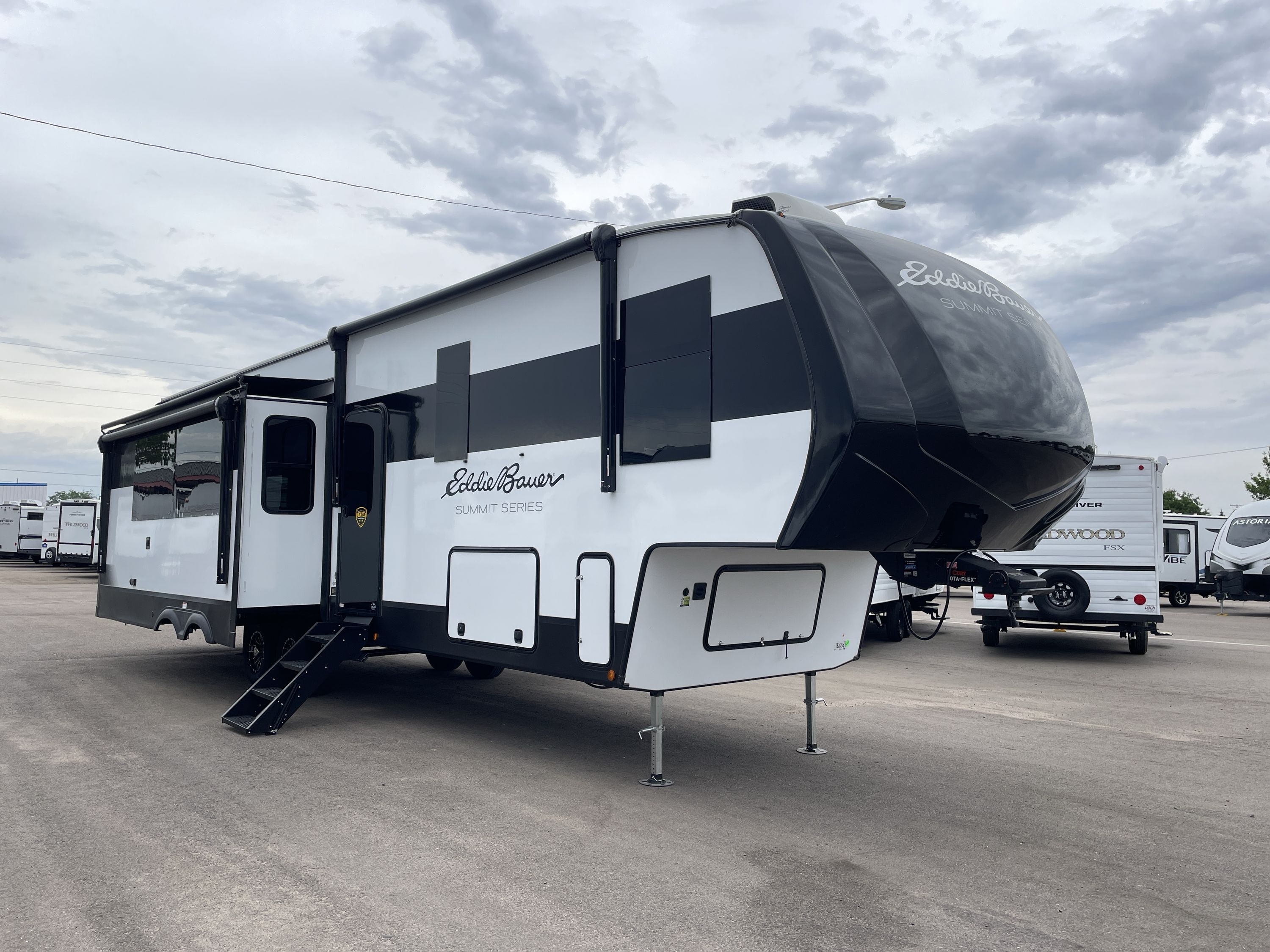 2027 Dutchmen EDDIE BAUER SUMMIT 3511RK in wheat ridge CO