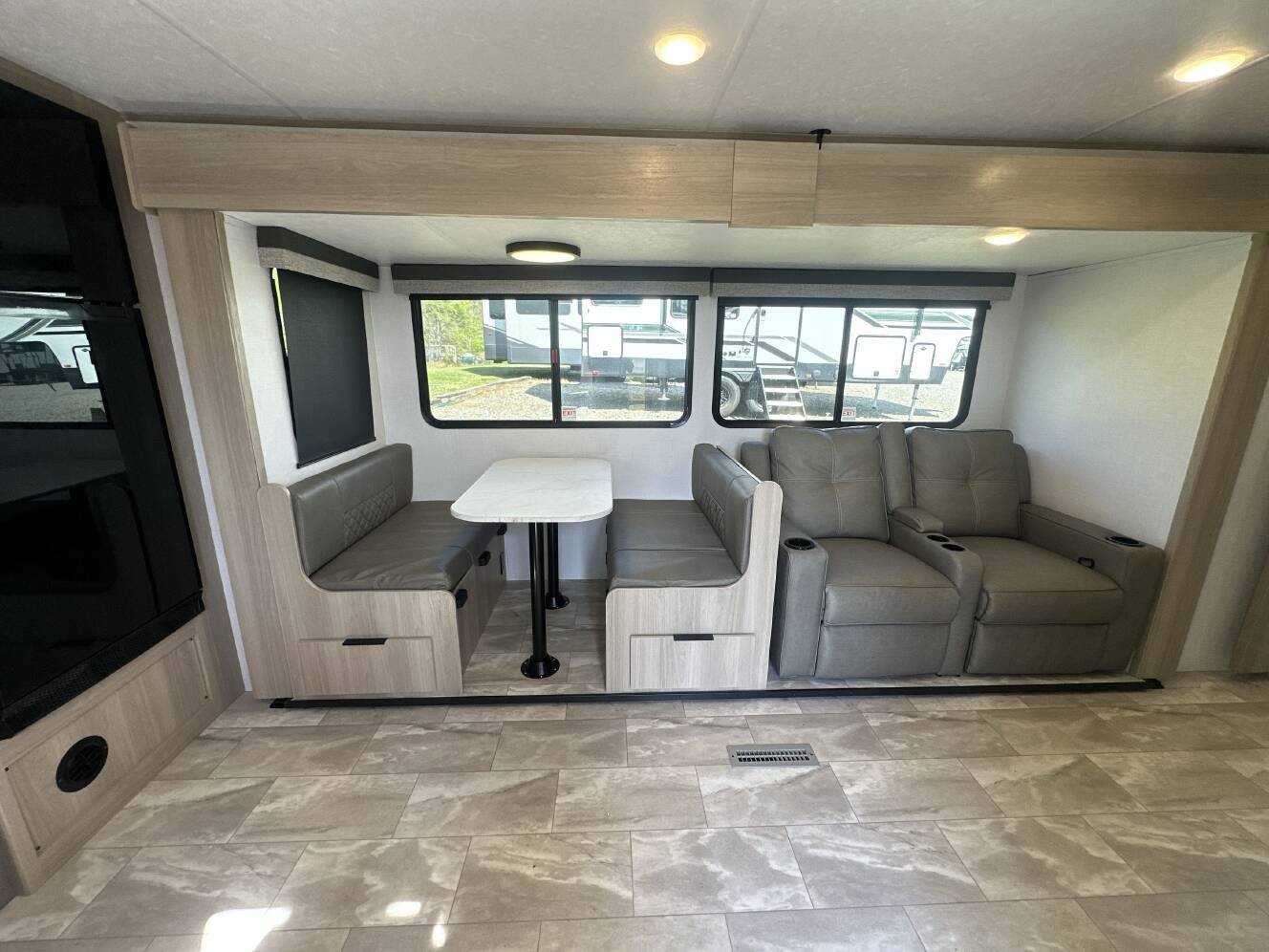 A photo of this 2025 Dutchmen KODIAK 257RKSL