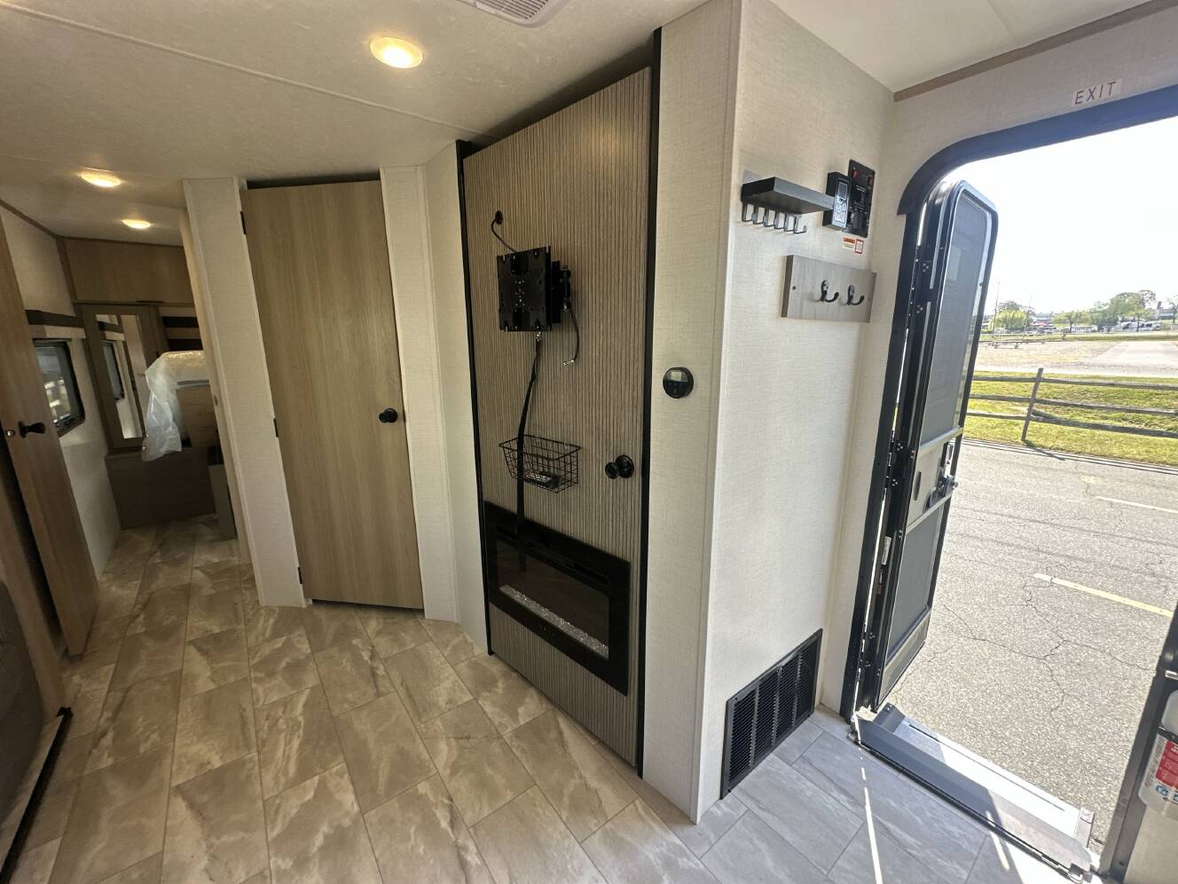 A photo of this 2025 Dutchmen KODIAK 257RKSL