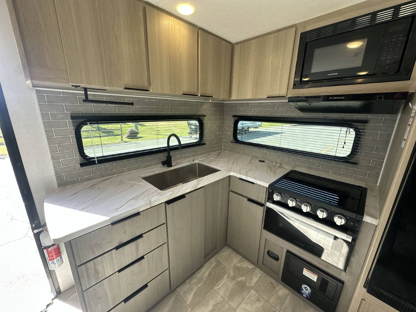 A photo of this 2025 Dutchmen KODIAK 257RKSL