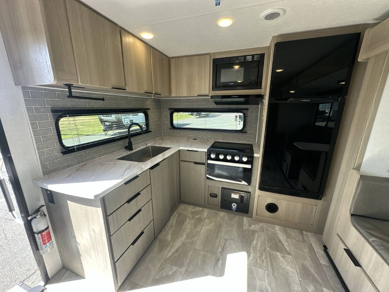 A photo of this 2025 Dutchmen KODIAK 257RKSL