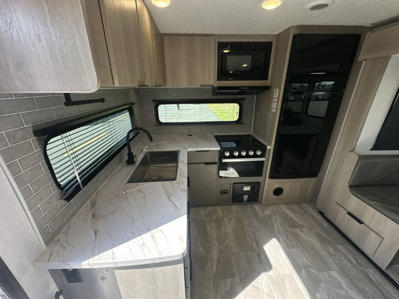 A photo of this 2025 Dutchmen KODIAK 257RKSL