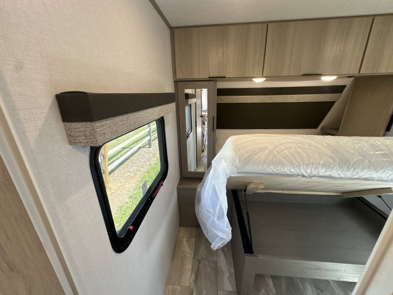 A photo of this 2025 Dutchmen KODIAK 257RKSL