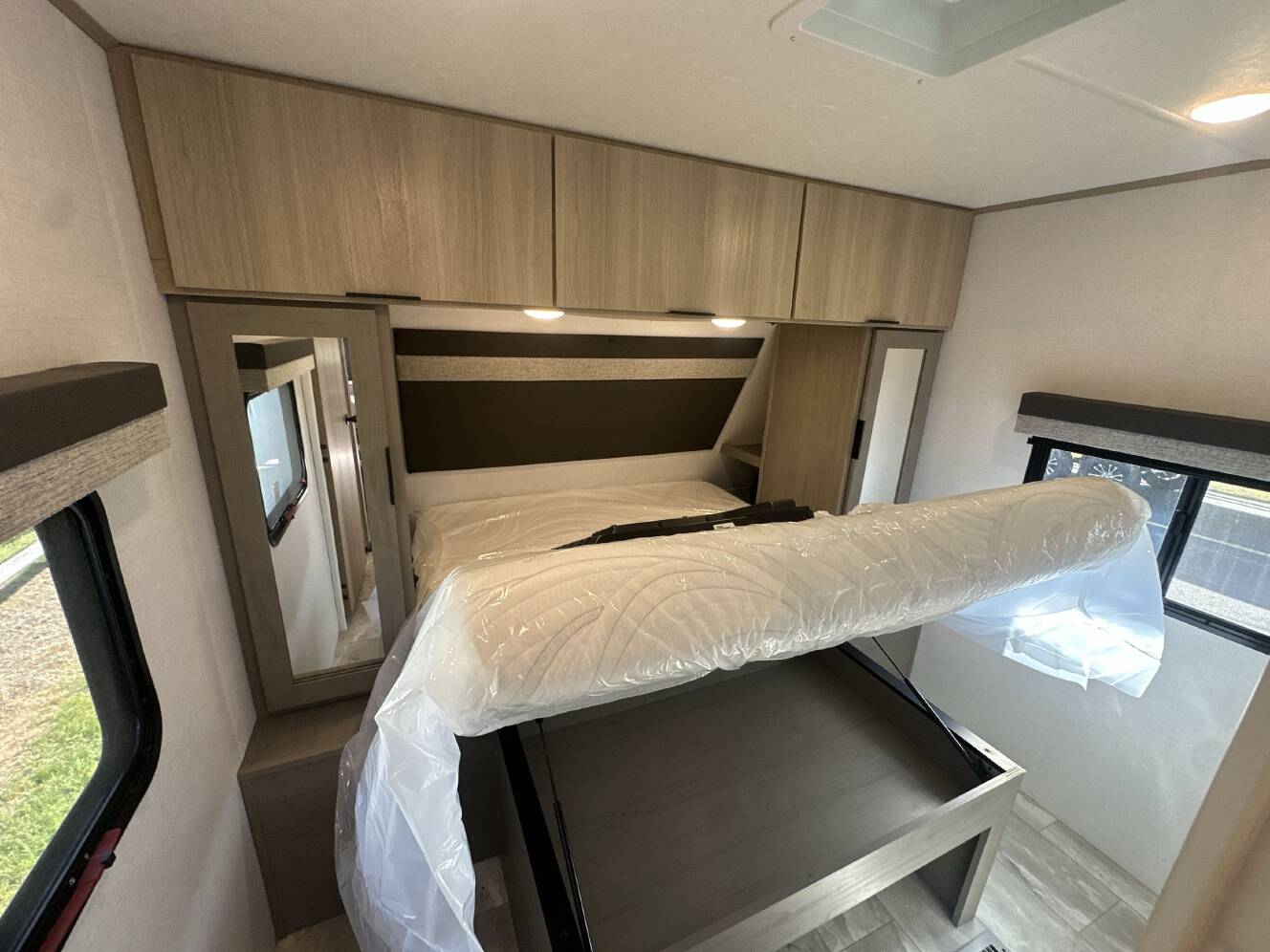 A photo of this 2025 Dutchmen KODIAK 257RKSL