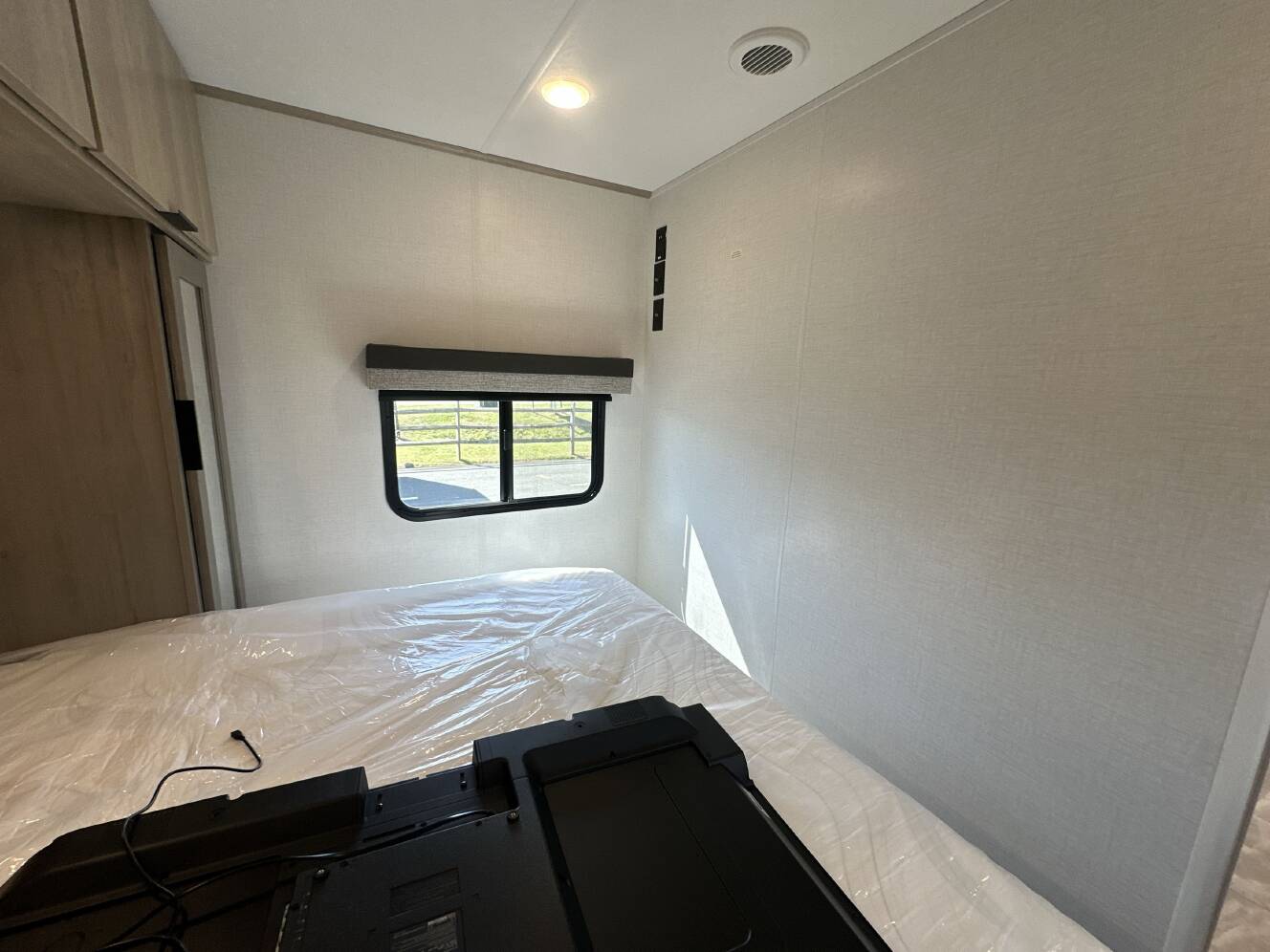 A photo of this 2025 Dutchmen KODIAK 257RKSL