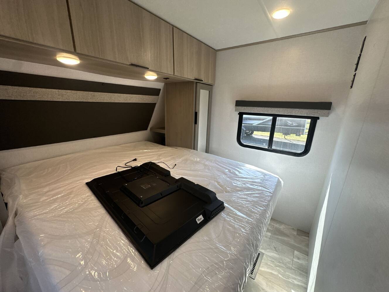 A photo of this 2025 Dutchmen KODIAK 257RKSL