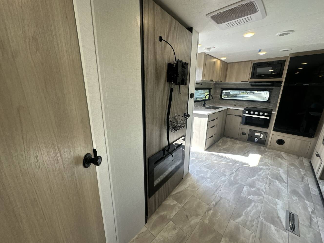 A photo of this 2025 Dutchmen KODIAK 257RKSL