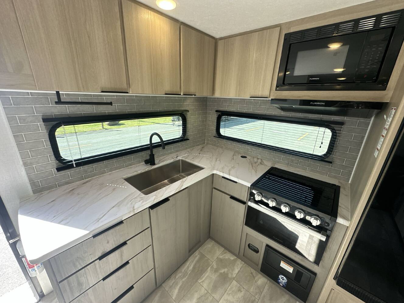 A photo of this 2025 Dutchmen KODIAK 257RKSL