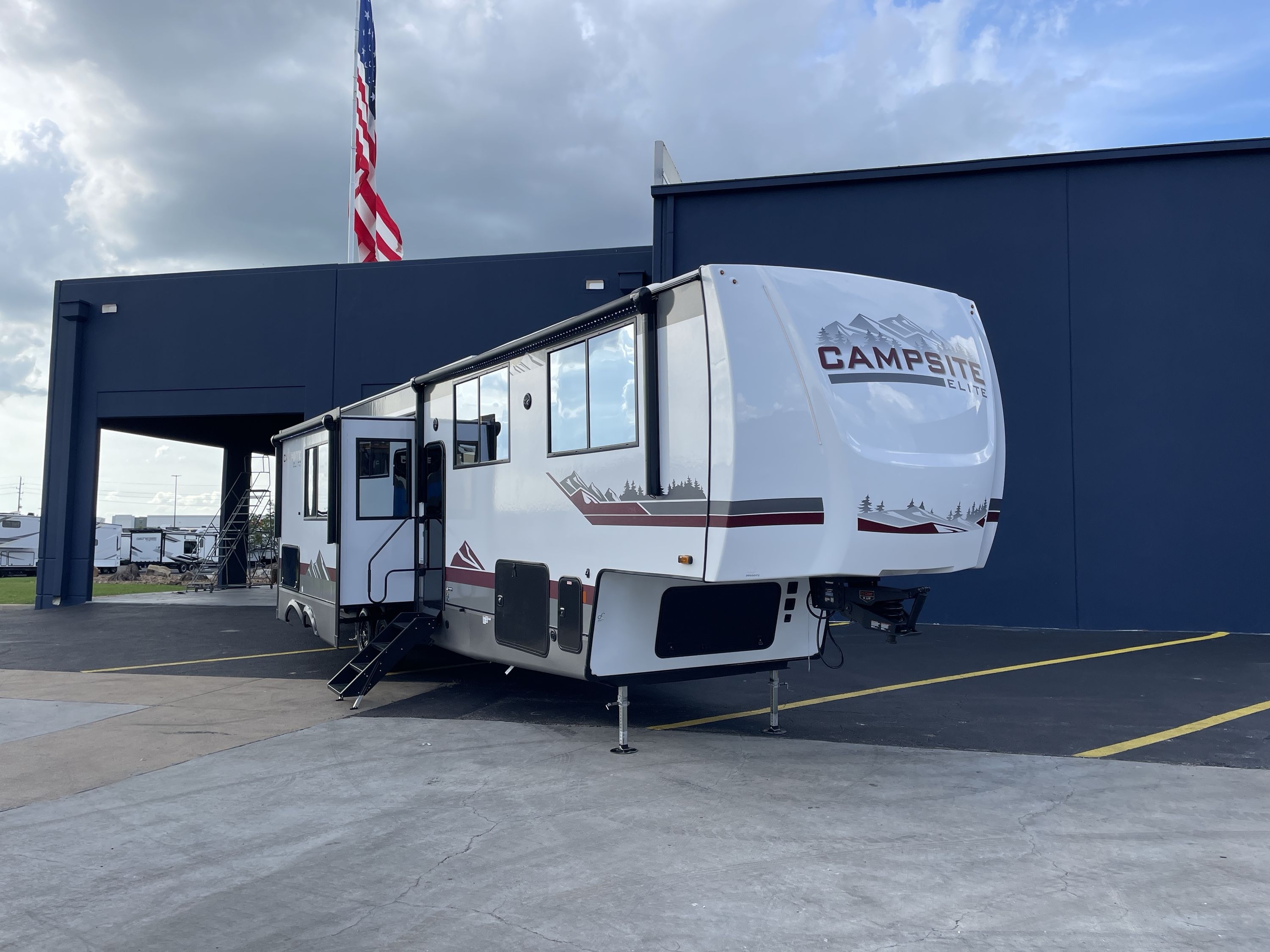 2027 Forest River CAMPSITE ELITE 36JI in katy TX