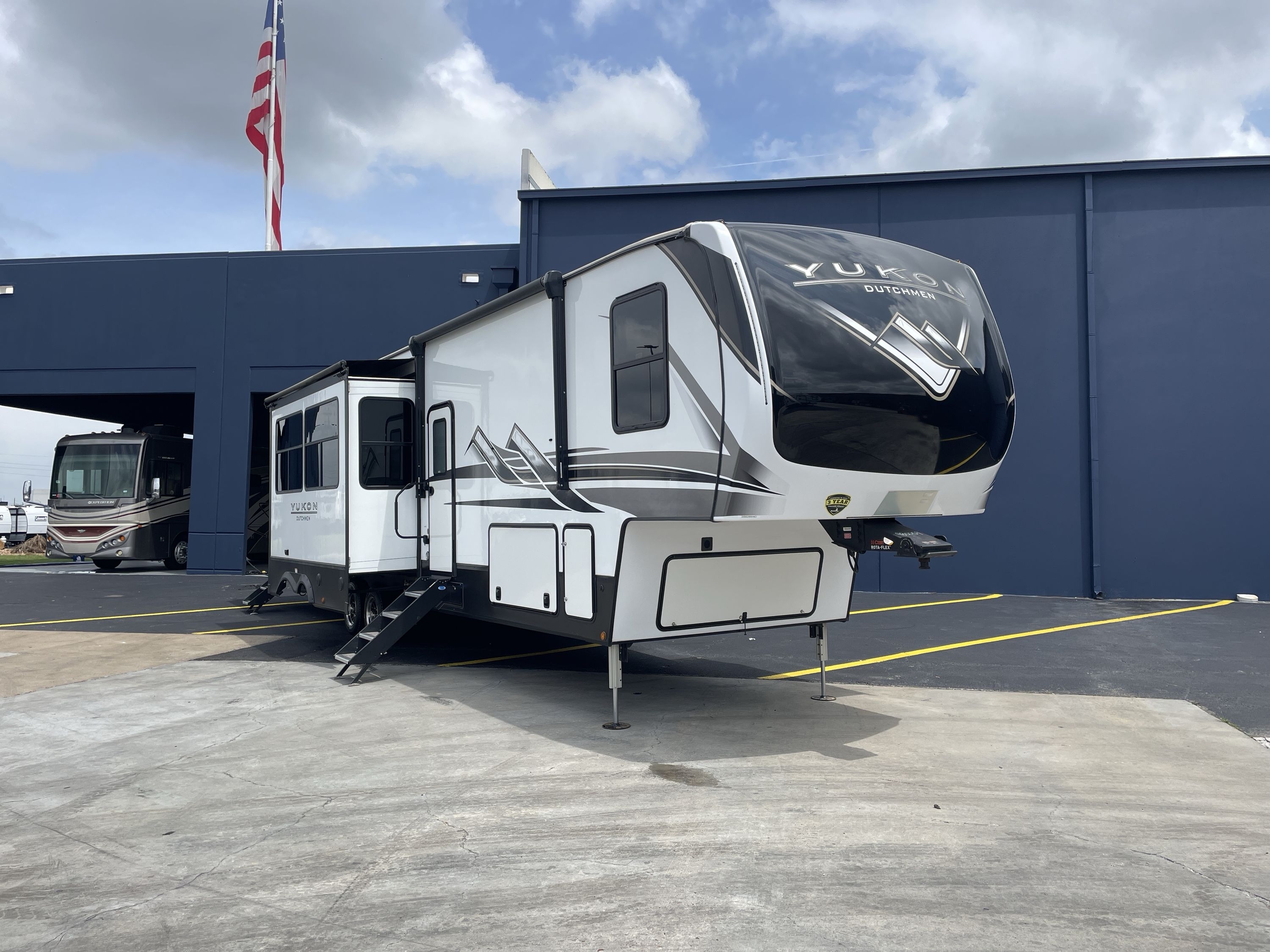 2024 Dutchmen YUKON 412DB in katy TX