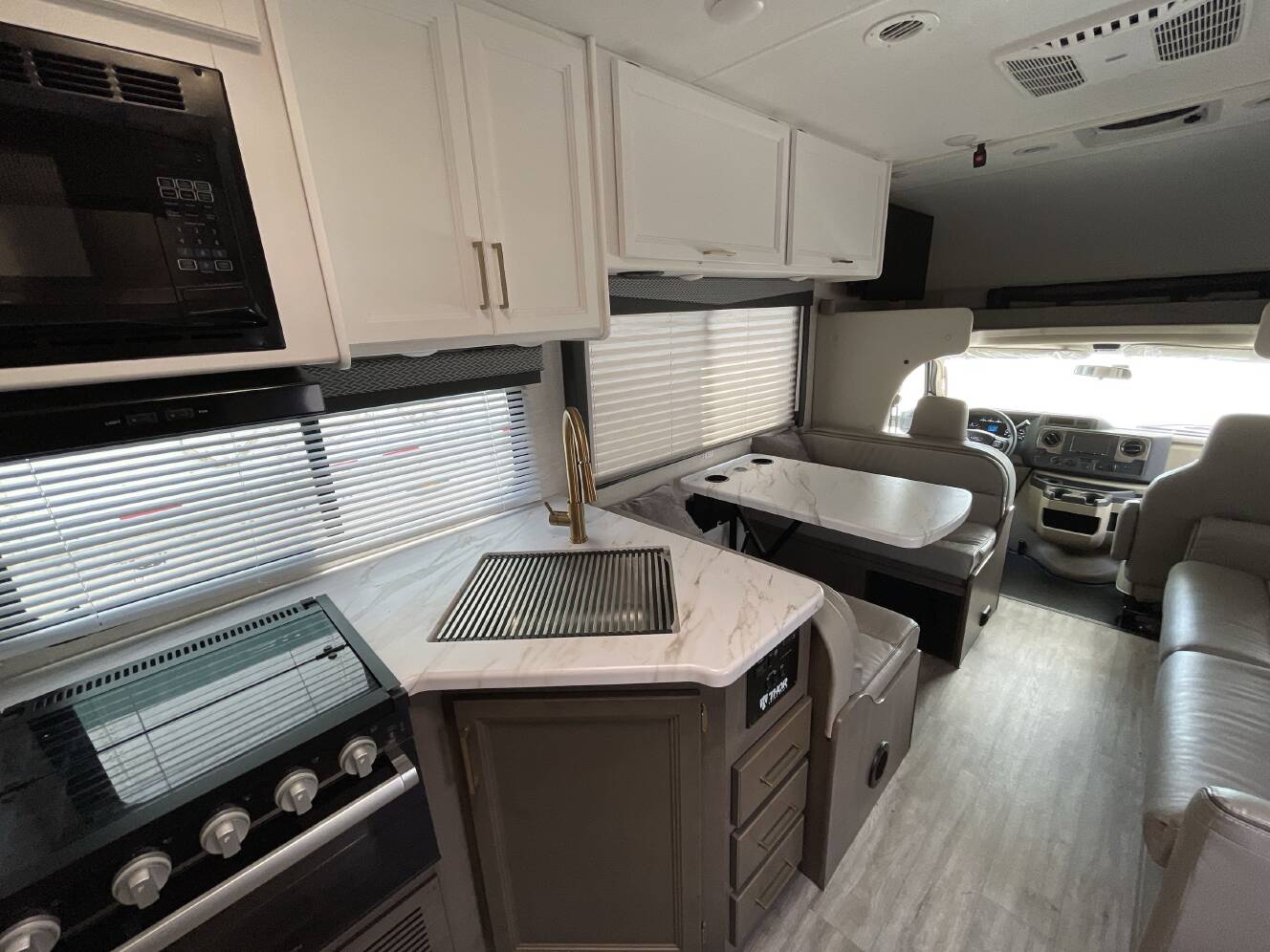 A photo of this 2024 Thor FOUR WINDS 28A