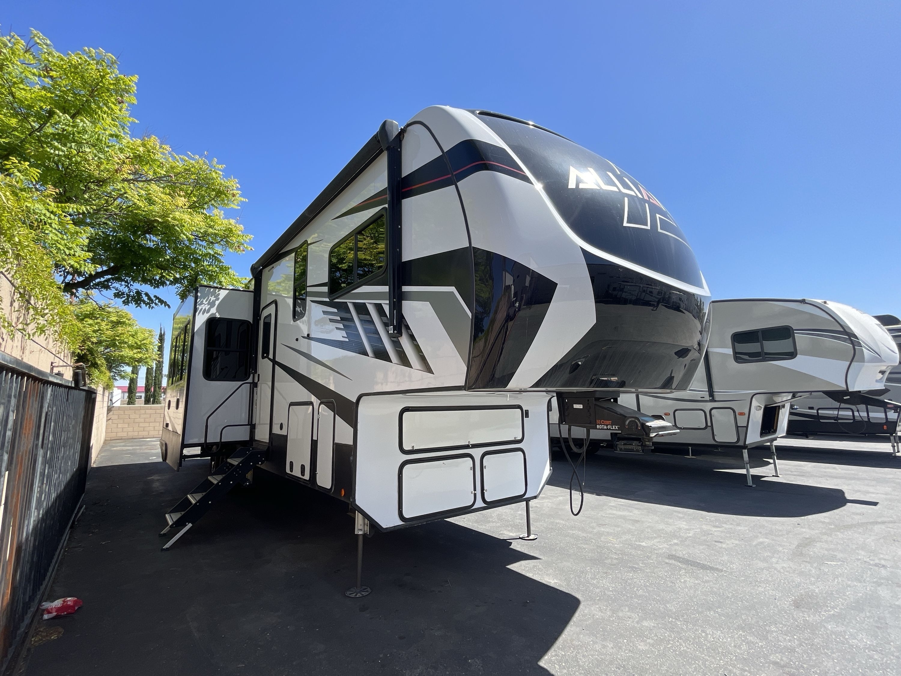2022 Alliance VALOR 36V11 Fifth Wheel Toy Hauler RV