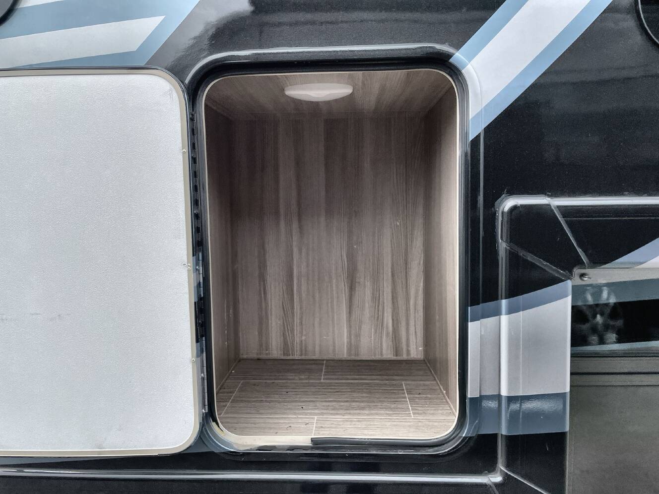 A photo of this 2022 Thor DELANO 24TT
