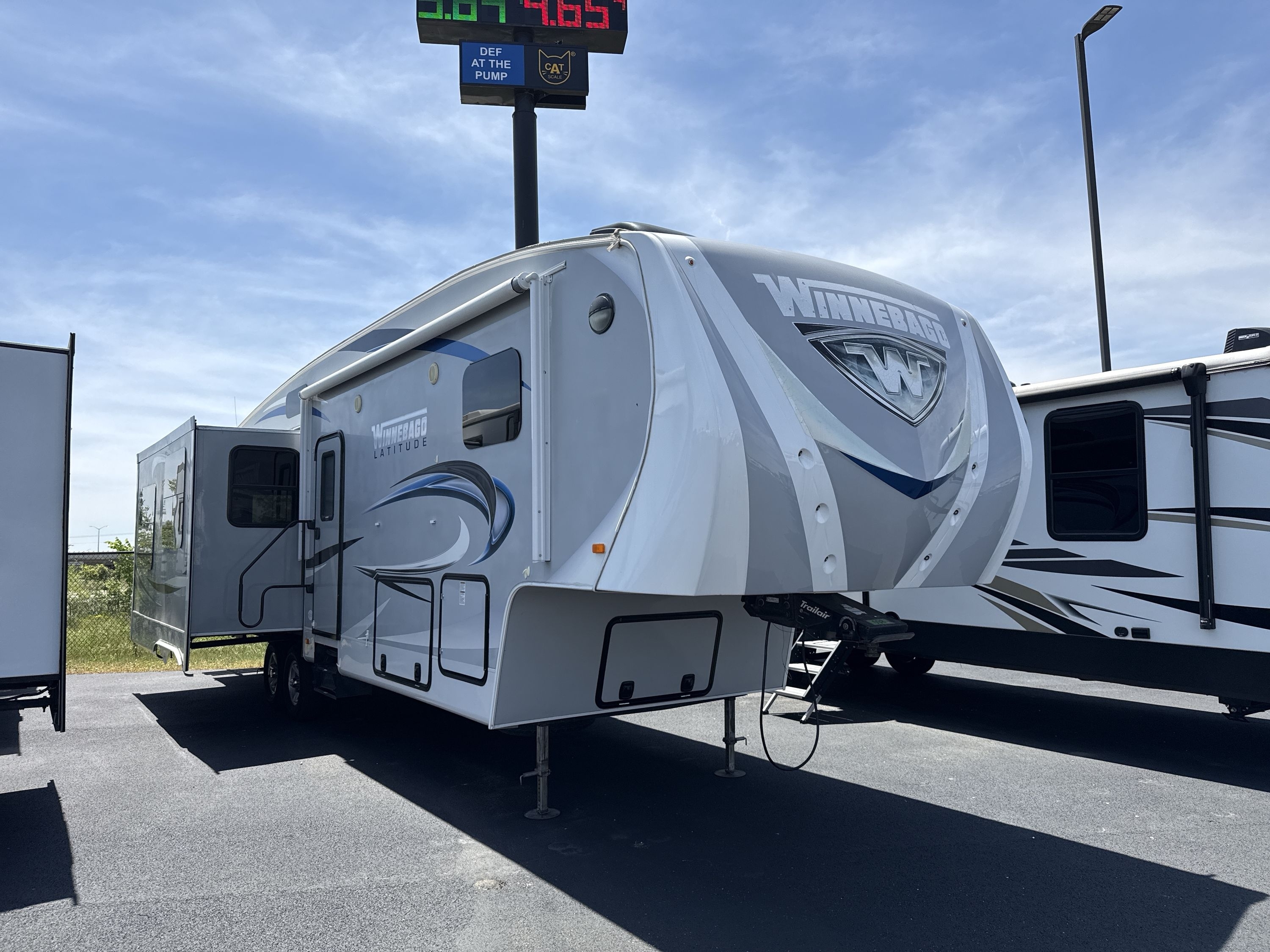 2016 Winnebago LATITUDE 33CK in roscoe IL