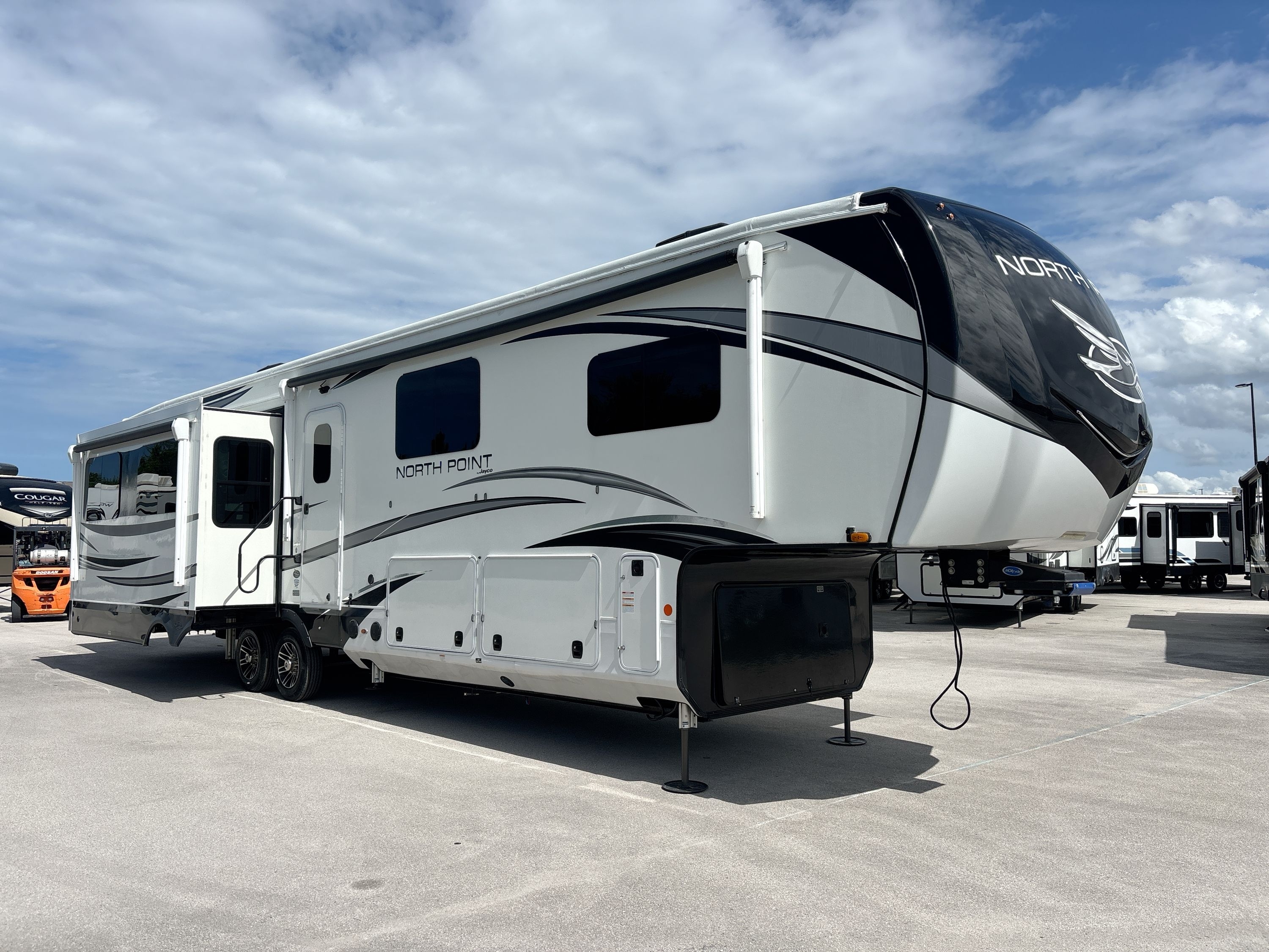 2023 Jayco NORTH POINT 377RLBH RV