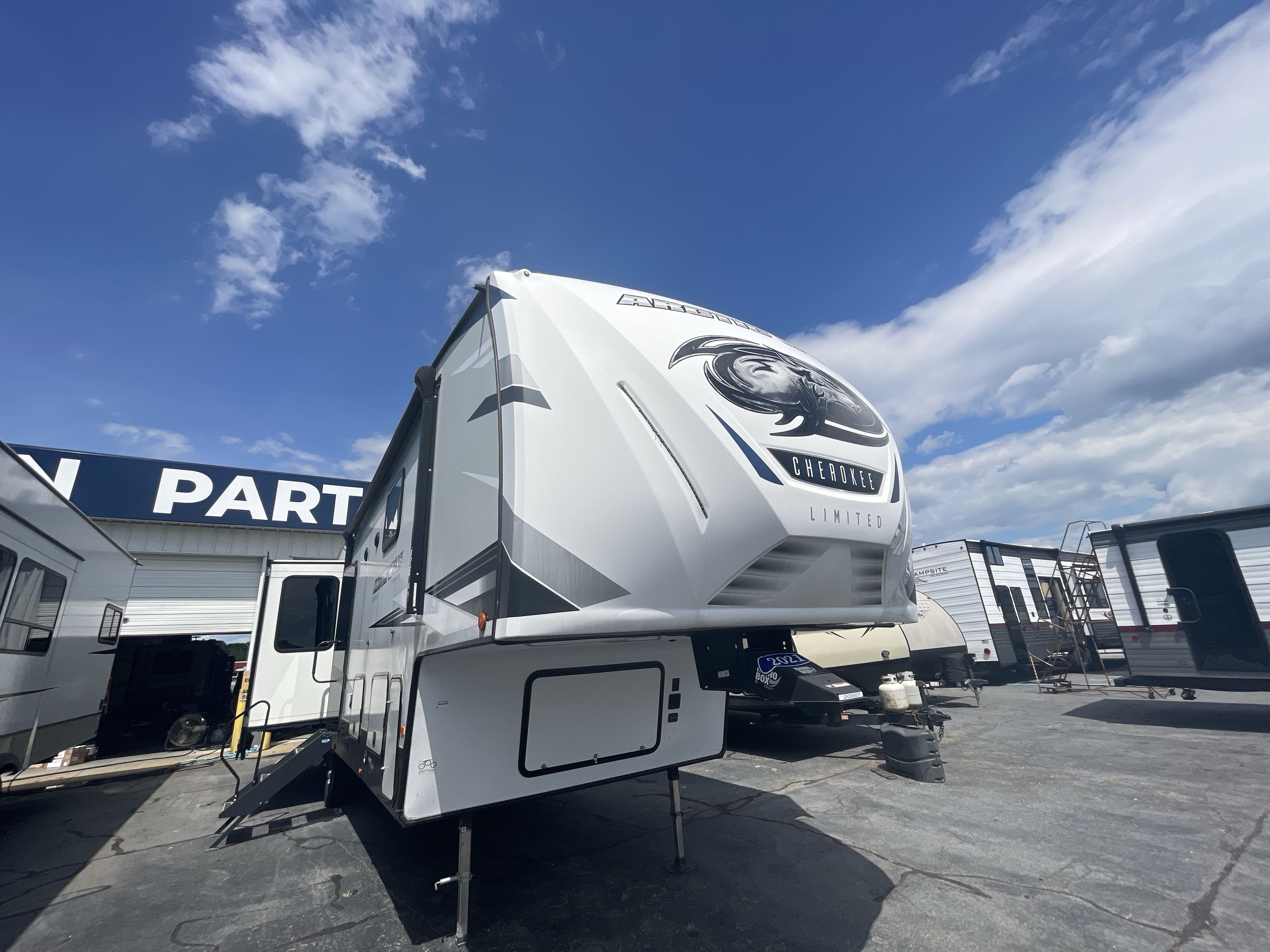 2021 Forest River ARCTIC WOLF 3550SUITE in spartanburg SC