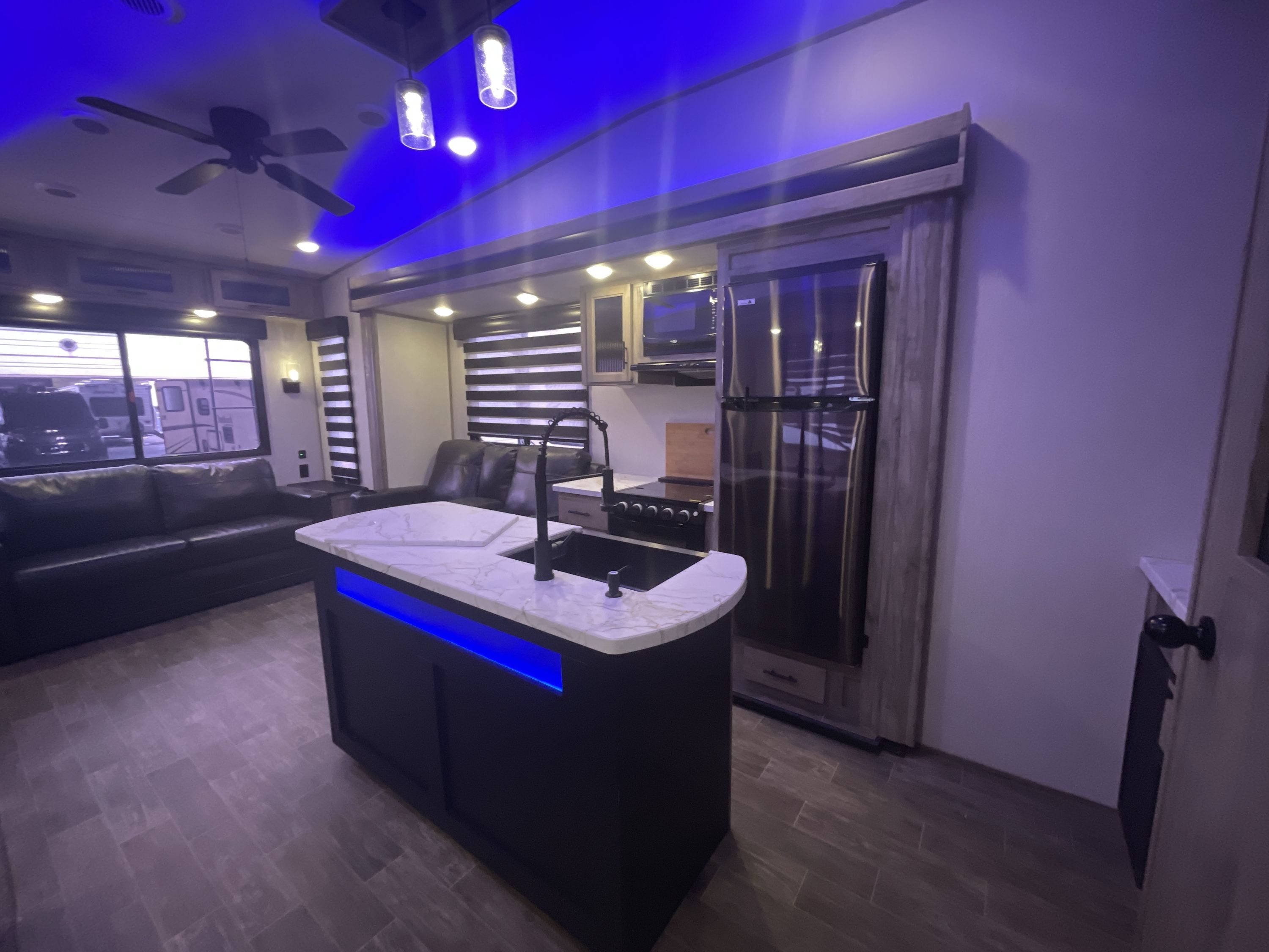 2021 Forest River ARCTIC WOLF 3550SUITE in spartanburg SC