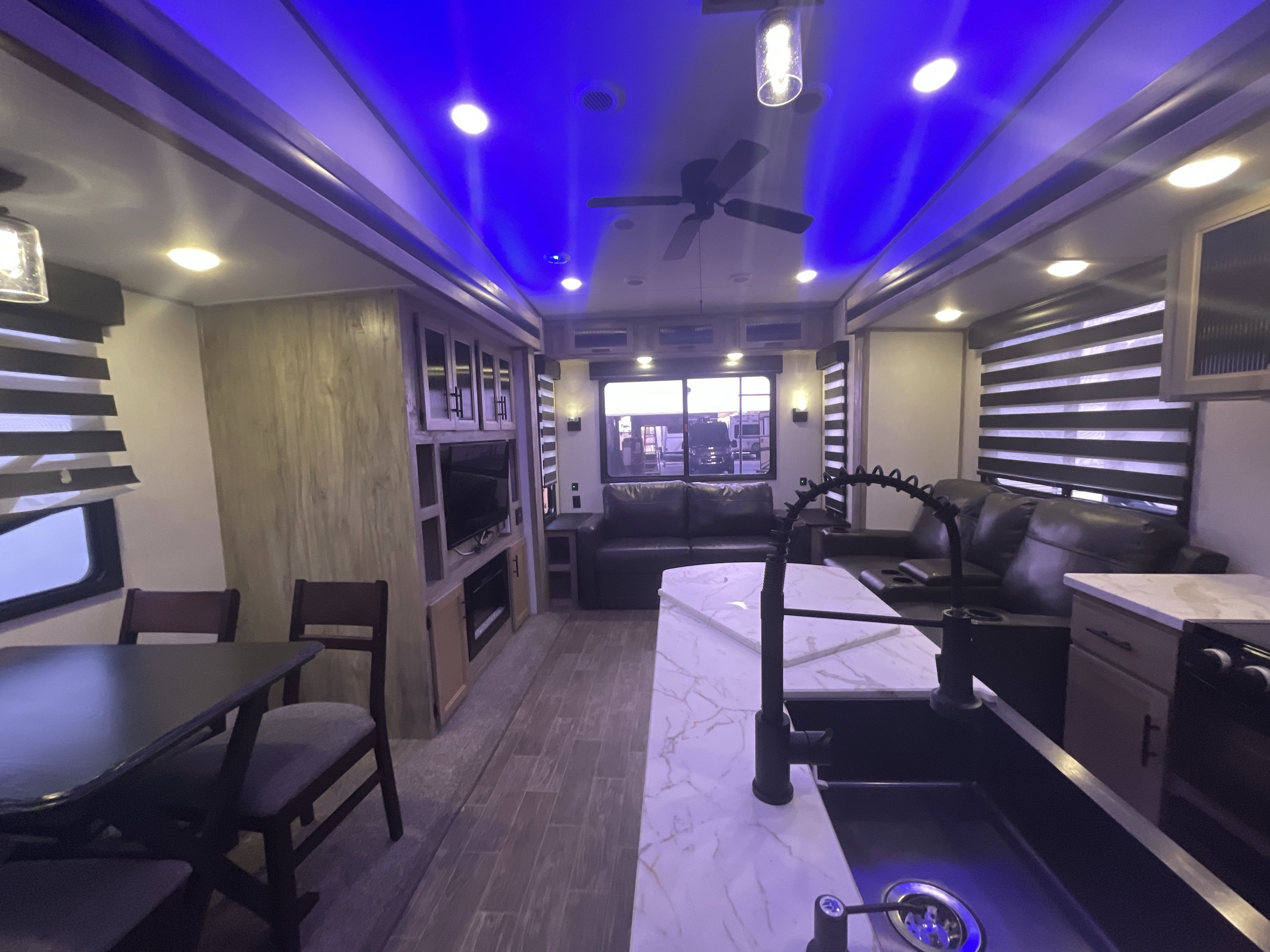 2021 Forest River ARCTIC WOLF 3550SUITE in spartanburg SC