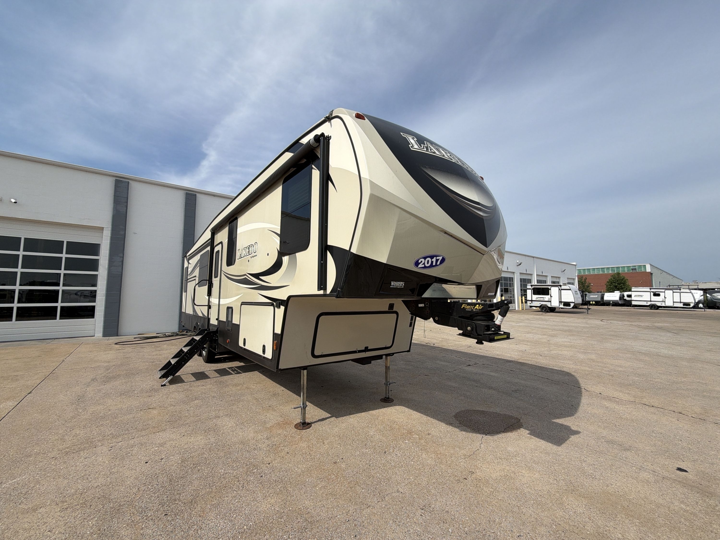 2017 Keystone LAREDO 325RL RV