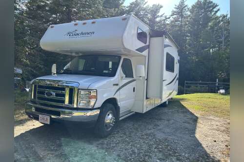 2010 Coachmen FREELANDER 30QB in lenox MA
