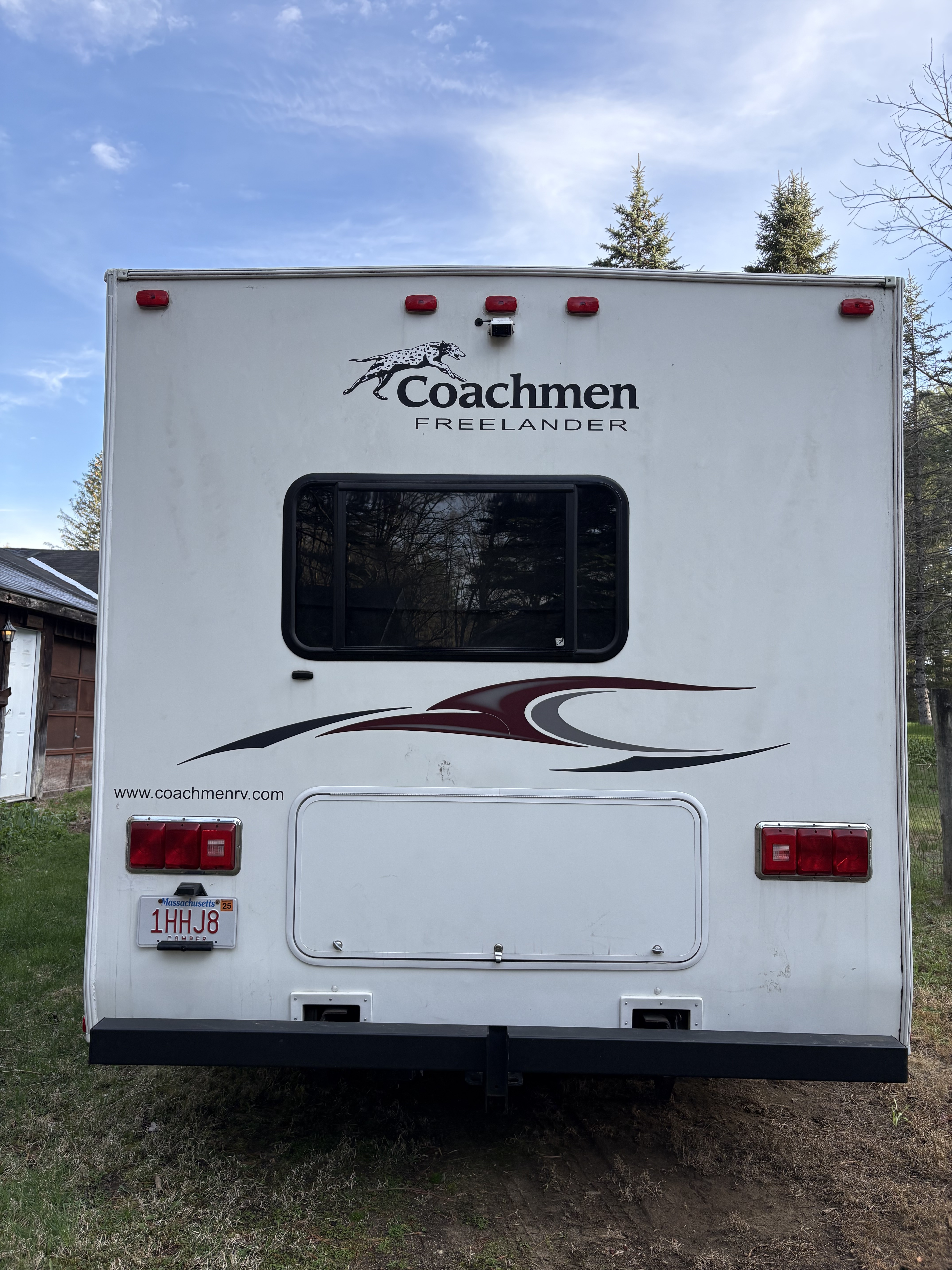 2010 Coachmen FREELANDER 30QB in lenox MA