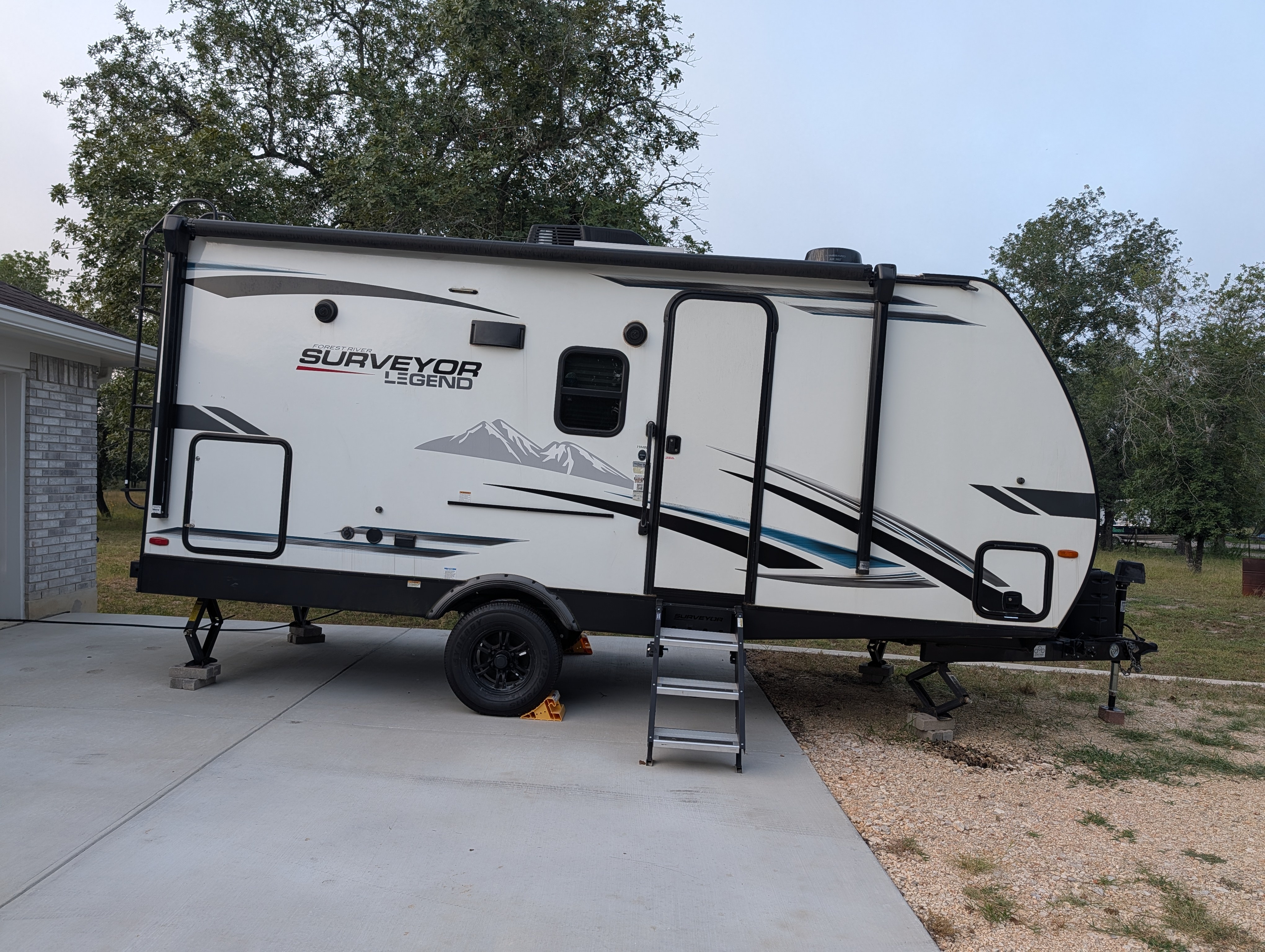 2022 Forest River SURVEYOR SVT291 in adkins TX