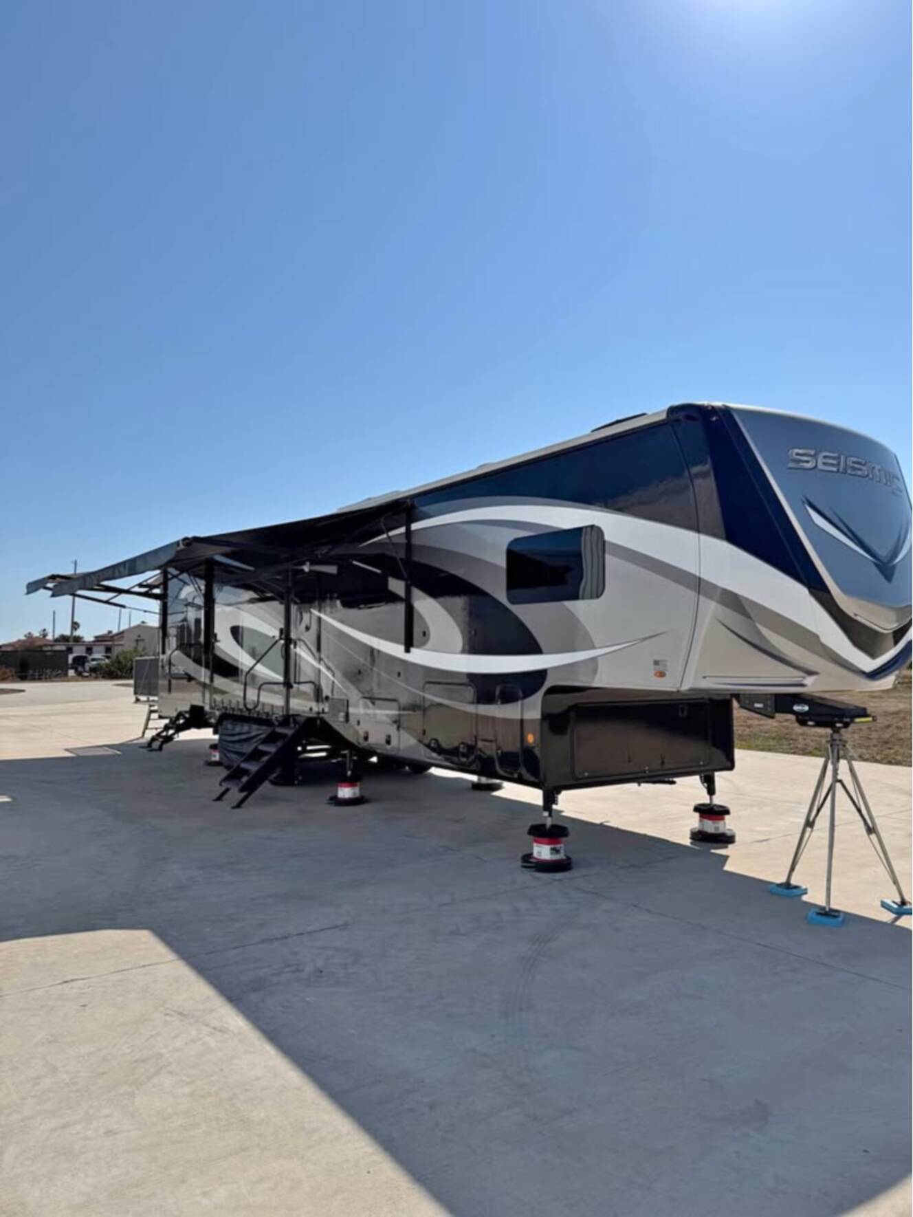 A photo of this 2020 Jayco SEISMIC 4113