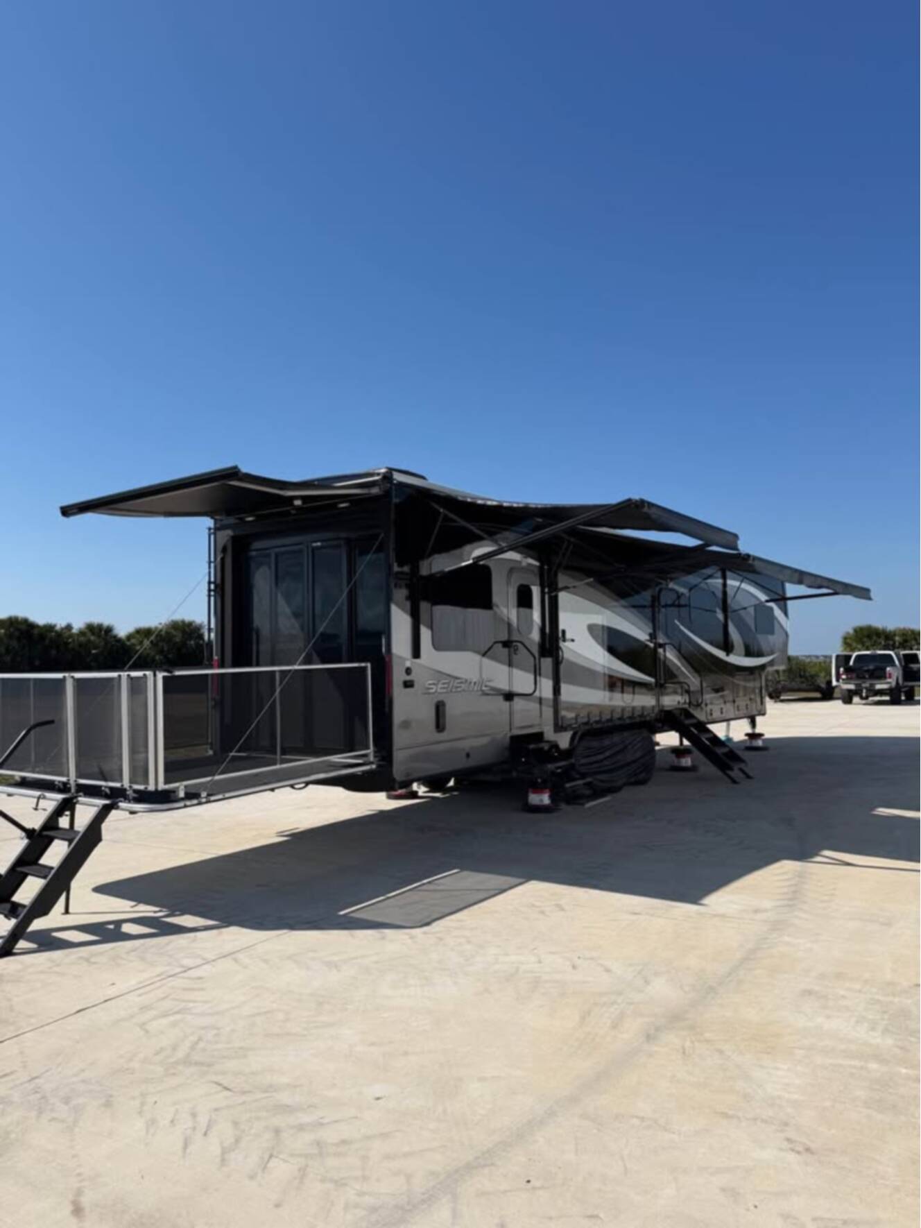 A photo of this 2020 Jayco SEISMIC 4113