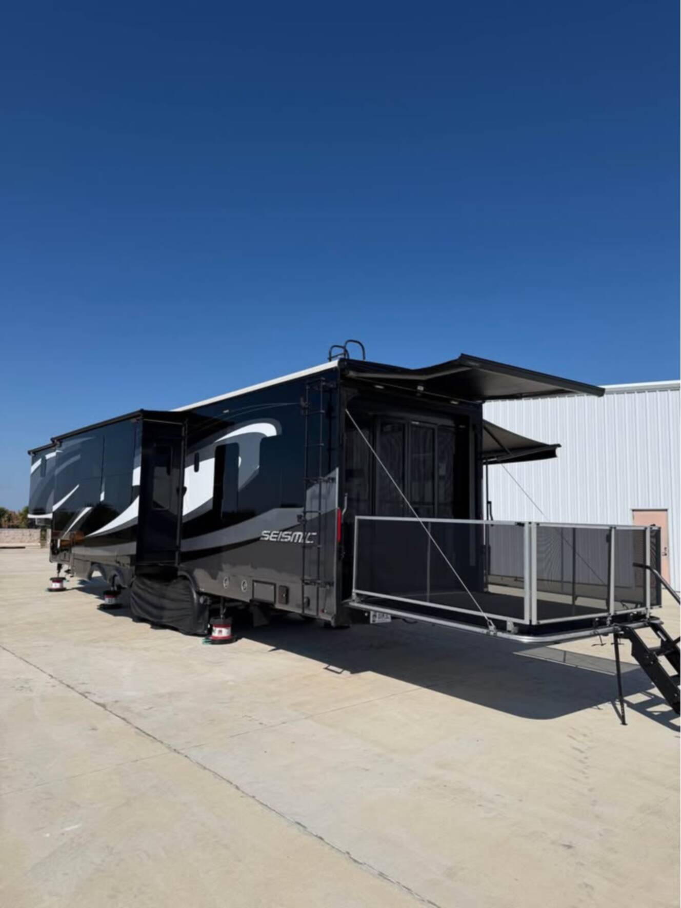 A photo of this 2020 Jayco SEISMIC 4113