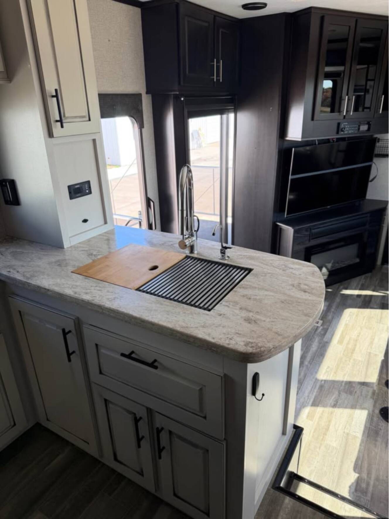 A photo of this 2020 Jayco SEISMIC 4113