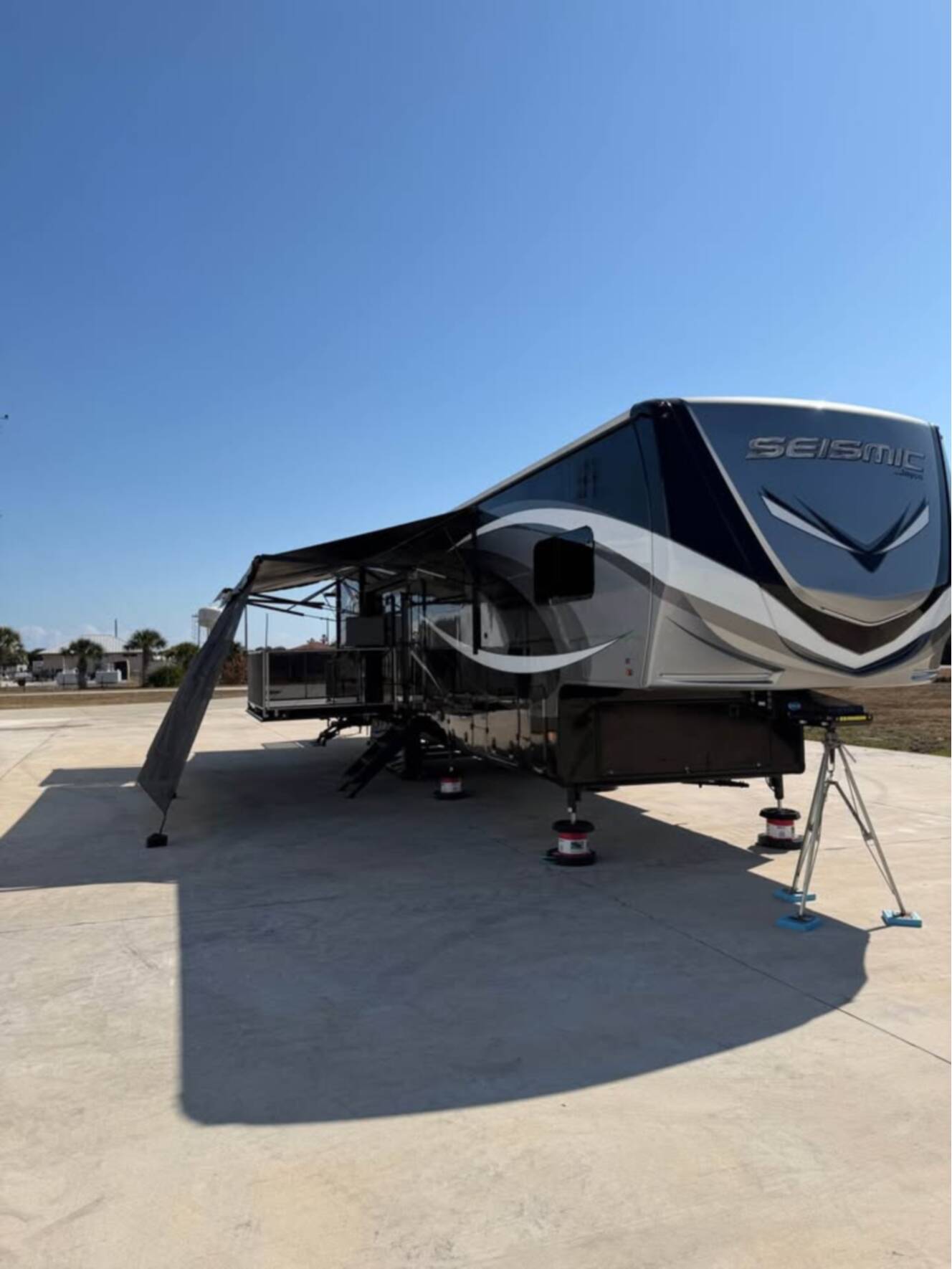 A photo of this 2020 Jayco SEISMIC 4113