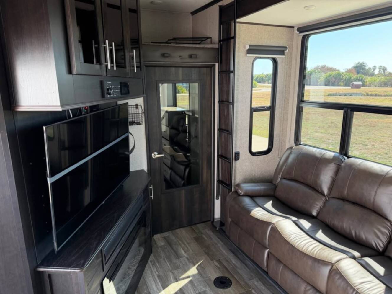 A photo of this 2020 Jayco SEISMIC 4113