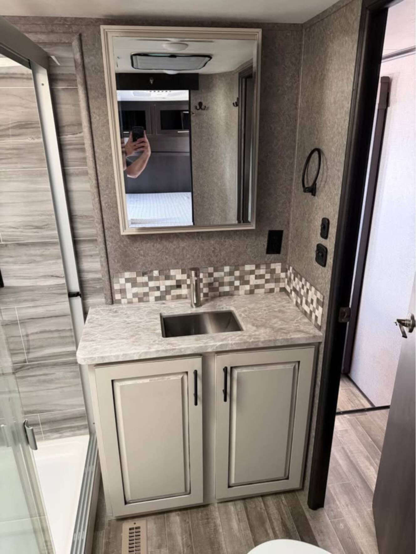 A photo of this 2020 Jayco SEISMIC 4113
