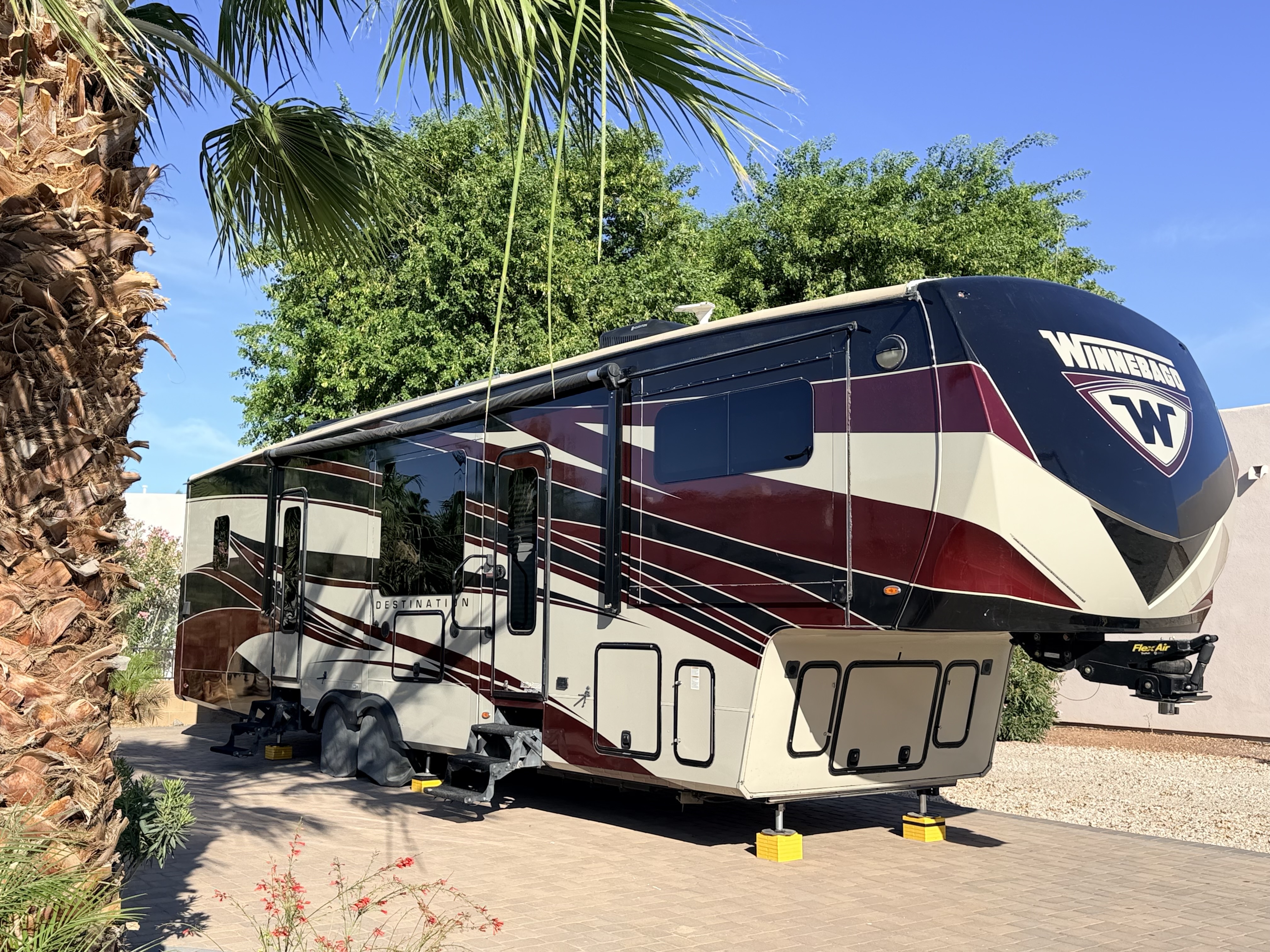 2016 Winnebago DESTINATION 37FL RV