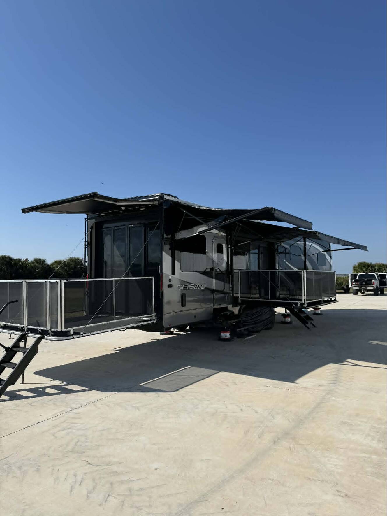 A photo of this 2020 Jayco SEISMIC 4113
