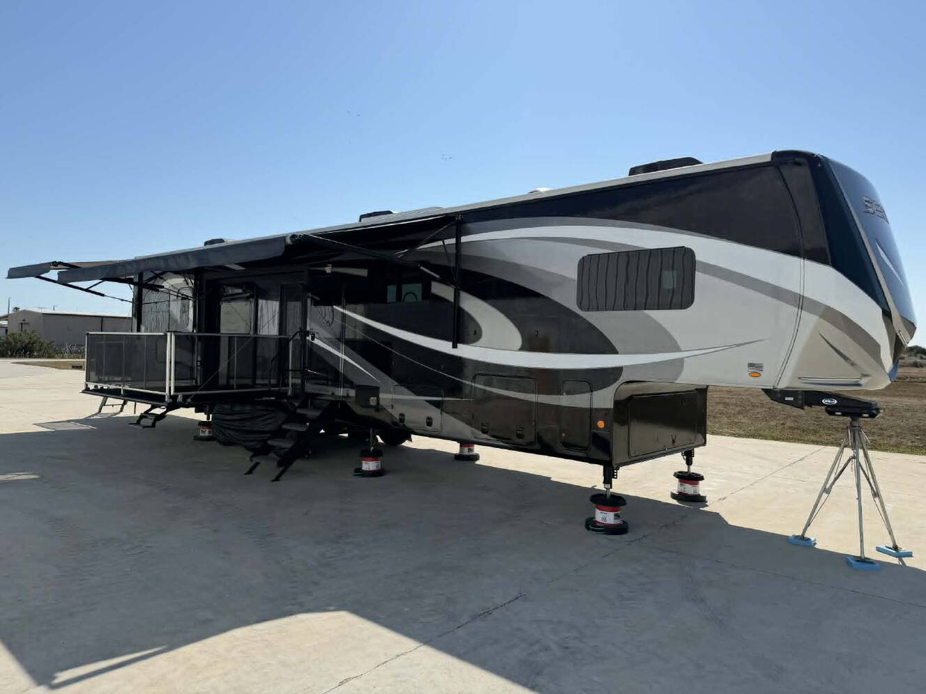 A photo of this 2020 Jayco SEISMIC 4113