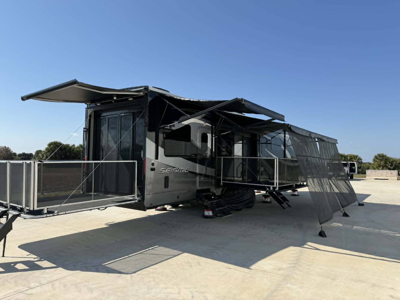 A photo of this 2020 Jayco SEISMIC 4113