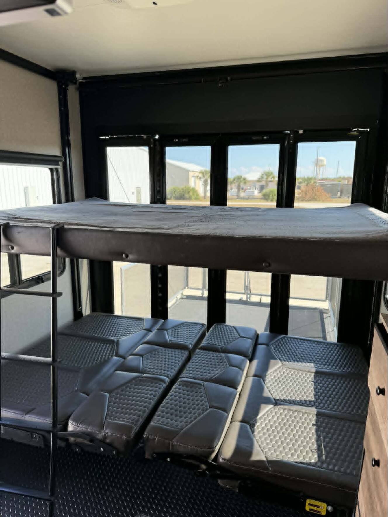 A photo of this 2020 Jayco SEISMIC 4113