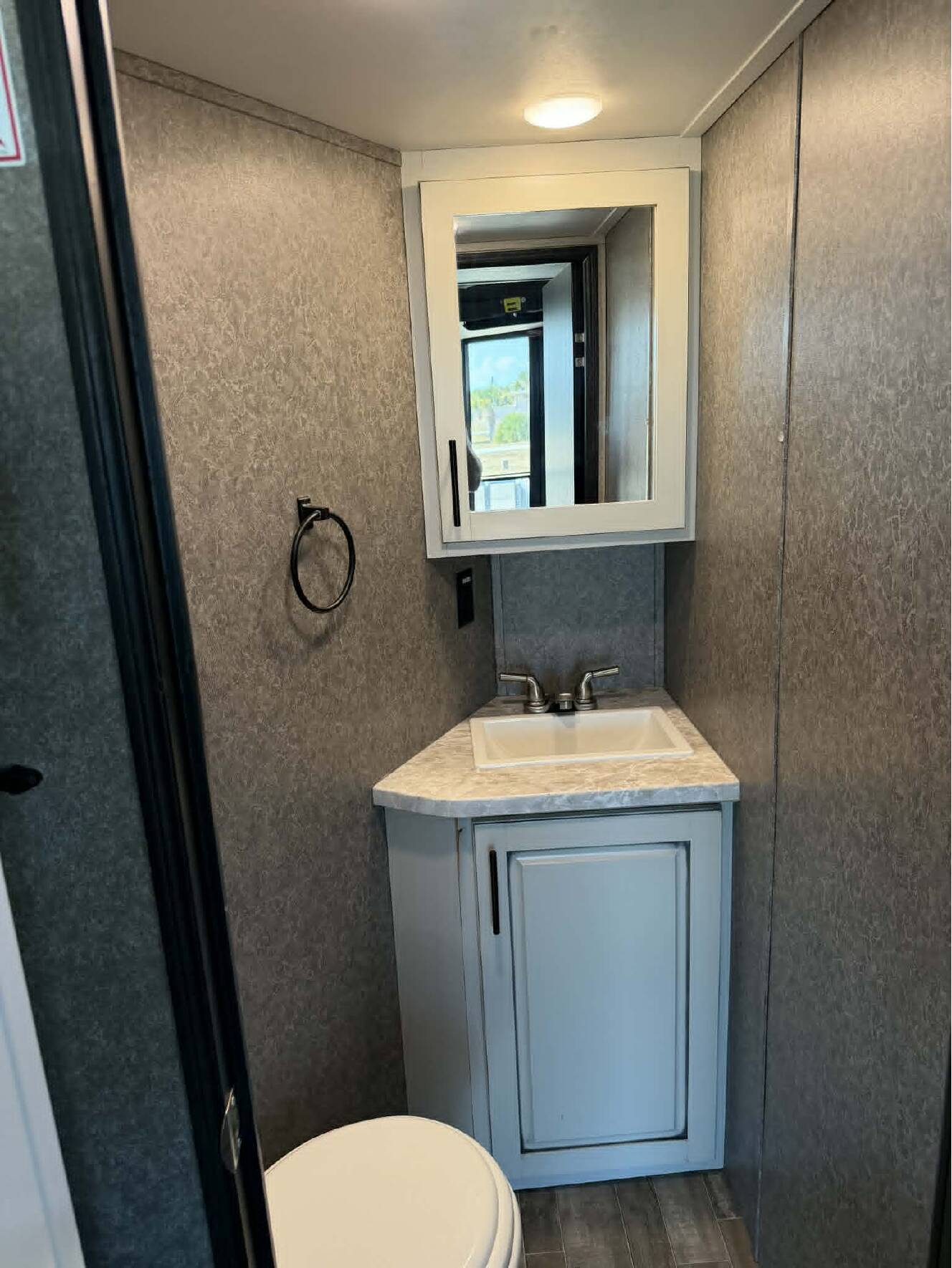 A photo of this 2020 Jayco SEISMIC 4113