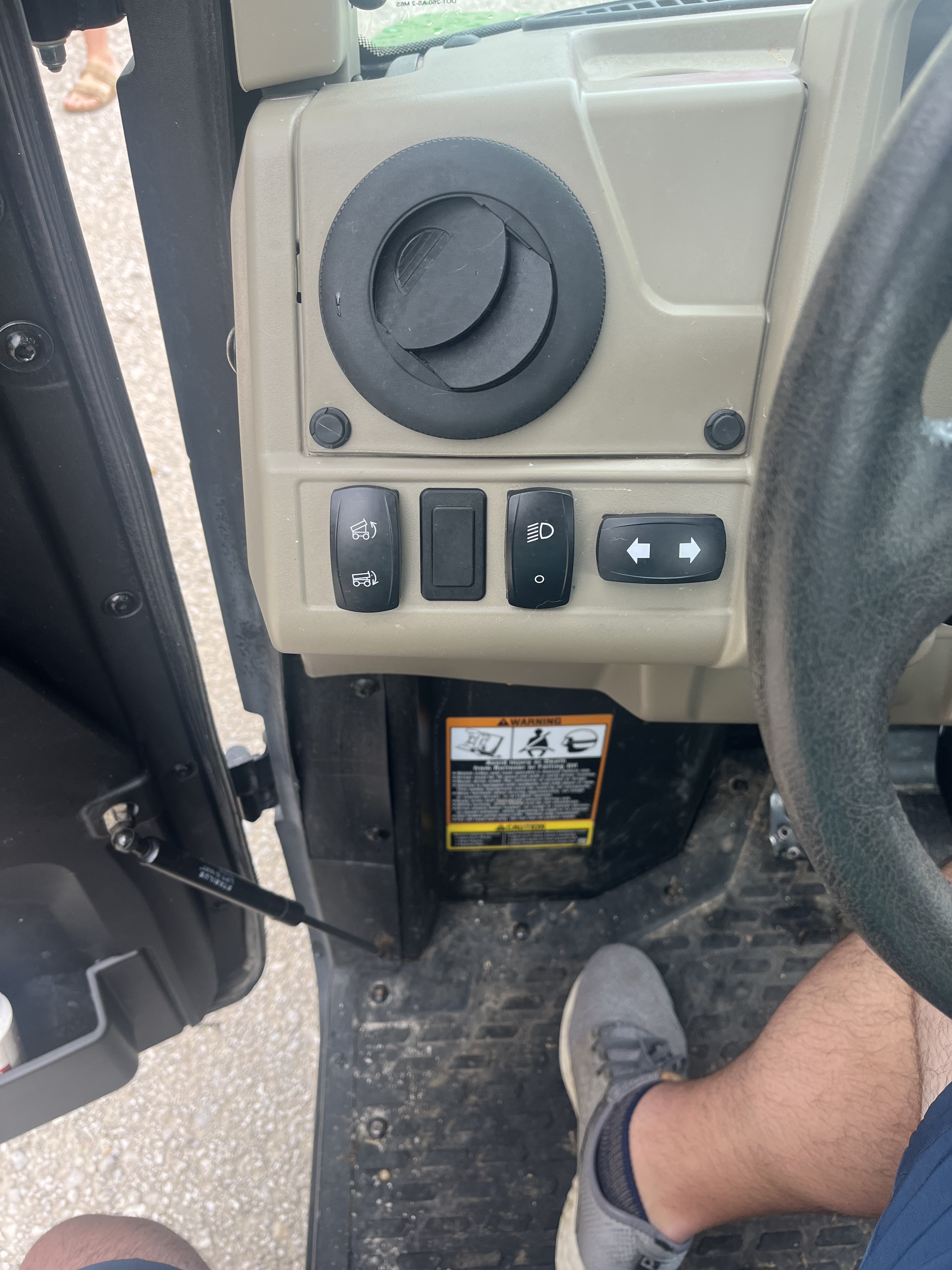 2023 John Deere GATOR XUV835R BASE in silex MO