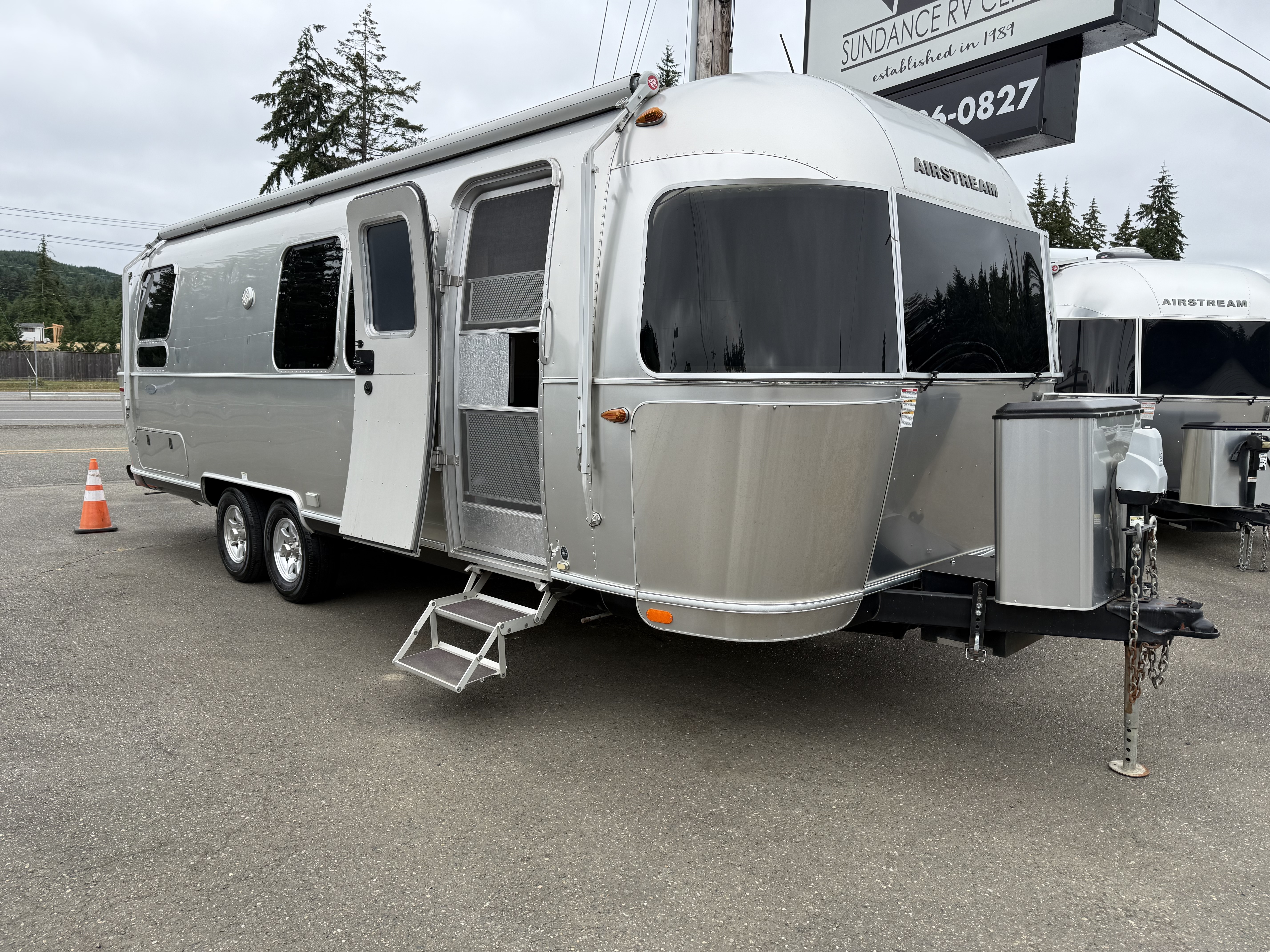2019 Airstream FLYING CLOUD 28RB TWIN in shelton WA